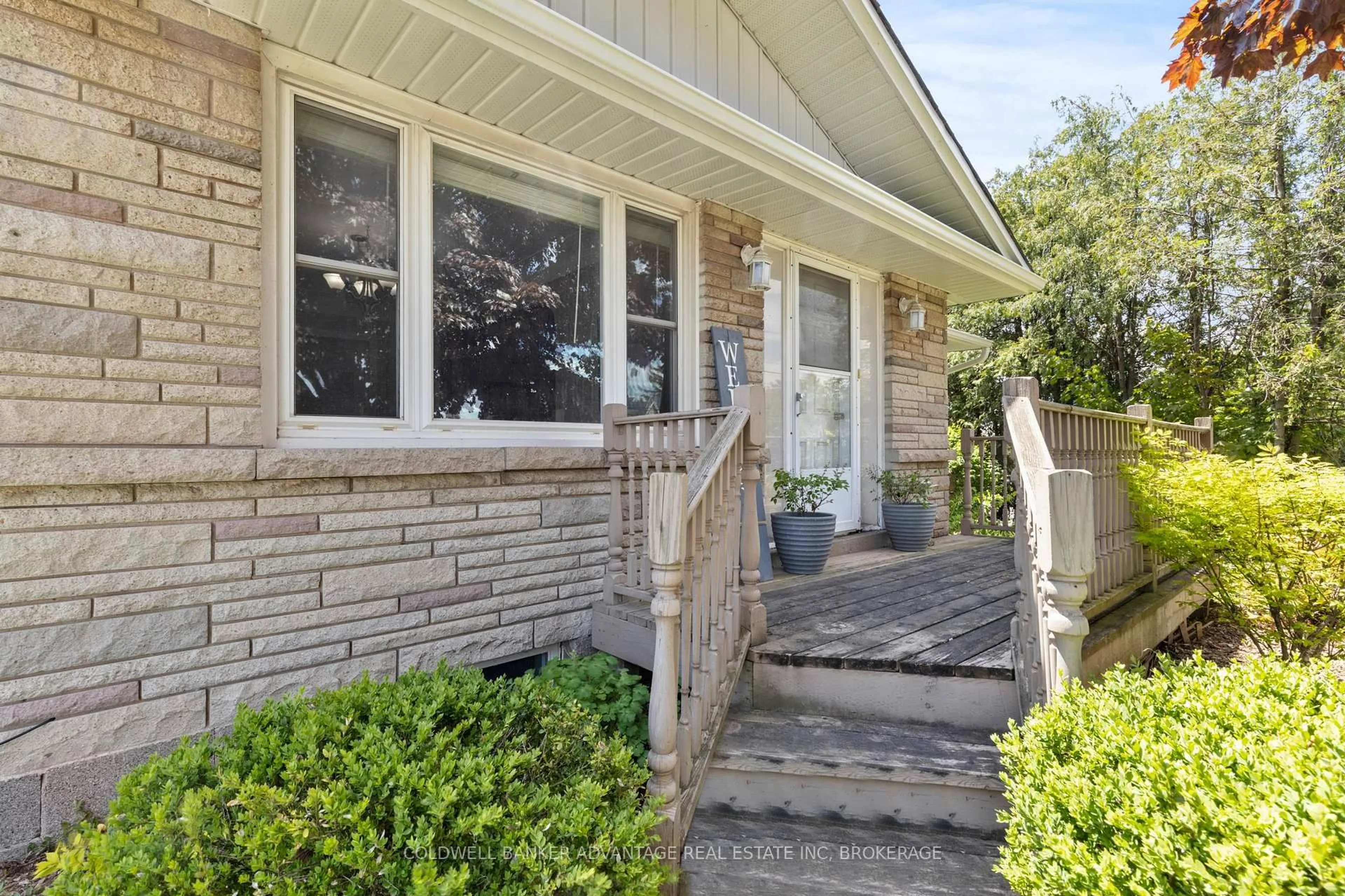 Home with brick exterior material, street for 302 Main St, Grimsby Ontario L3M 1P8