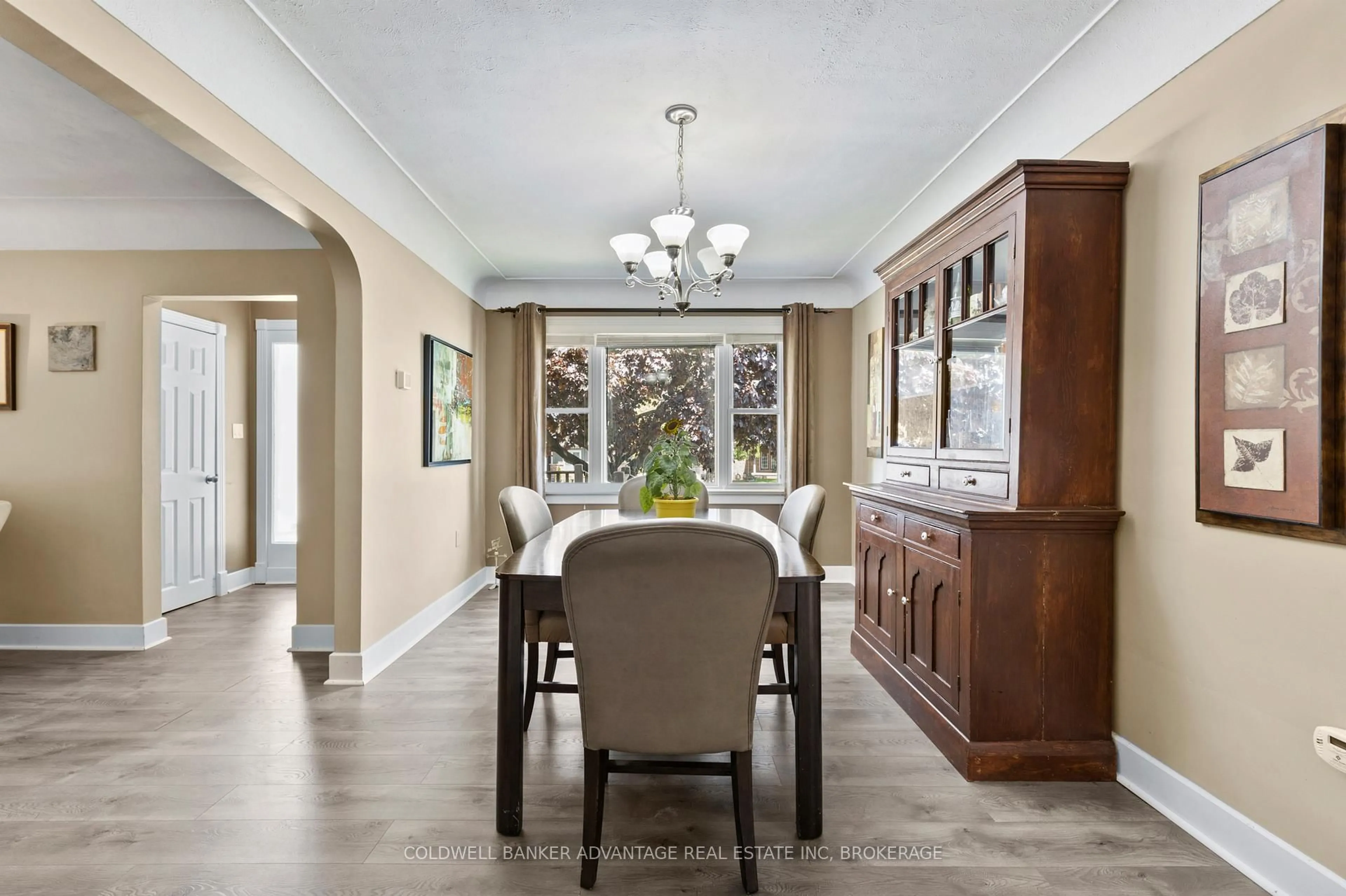 Dining room, ceramic/tile floor for 302 Main St, Grimsby Ontario L3M 1P8