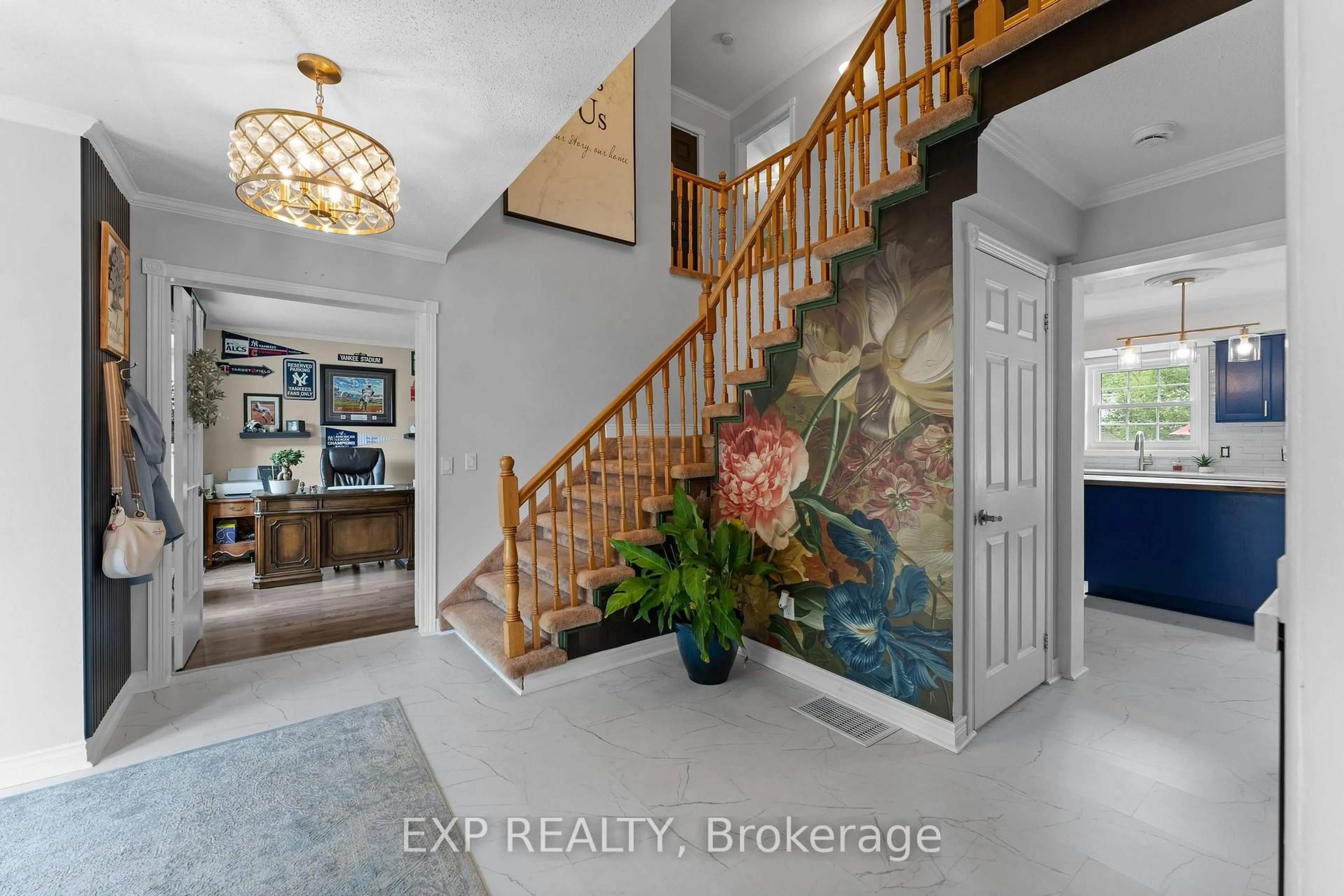 Indoor entryway for 18 Riverview Dr, Greater Napanee Ontario K7R 3A1