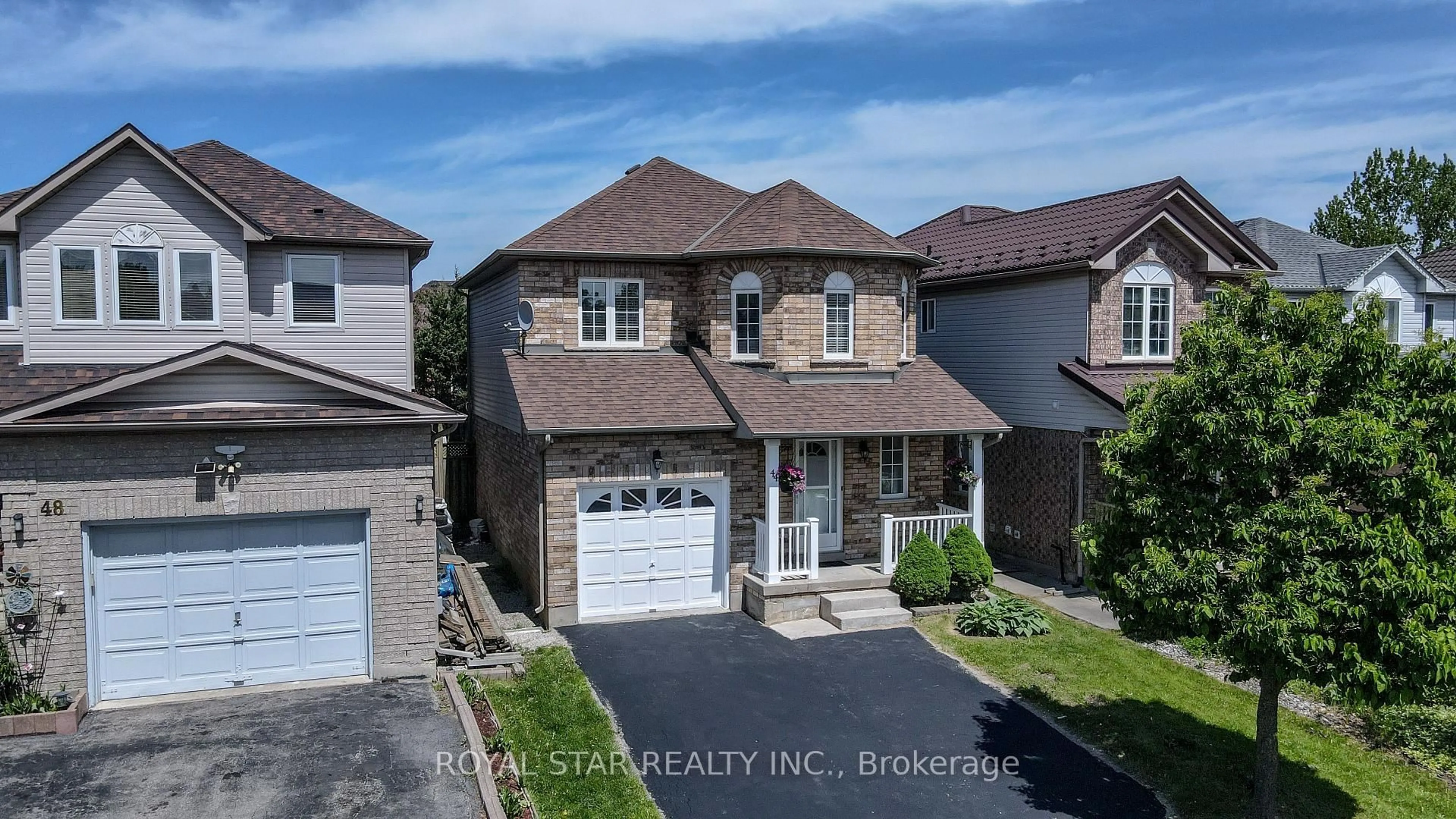 A pic from outside/outdoor area/front of a property/back of a property/a pic from drone, street for 44 Wheeler Dr, Cambridge Ontario N1P 1G4