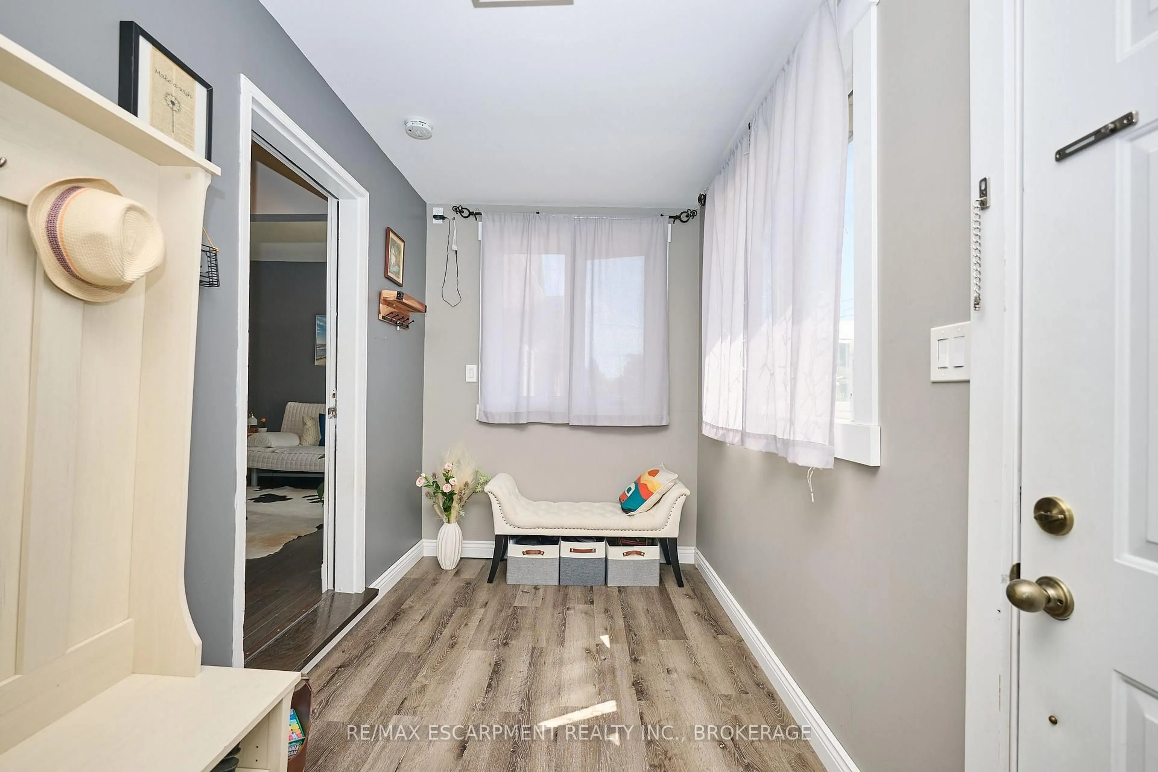 Indoor entryway for 47 Lowell Ave, St. Catharines Ontario L2R 2C9