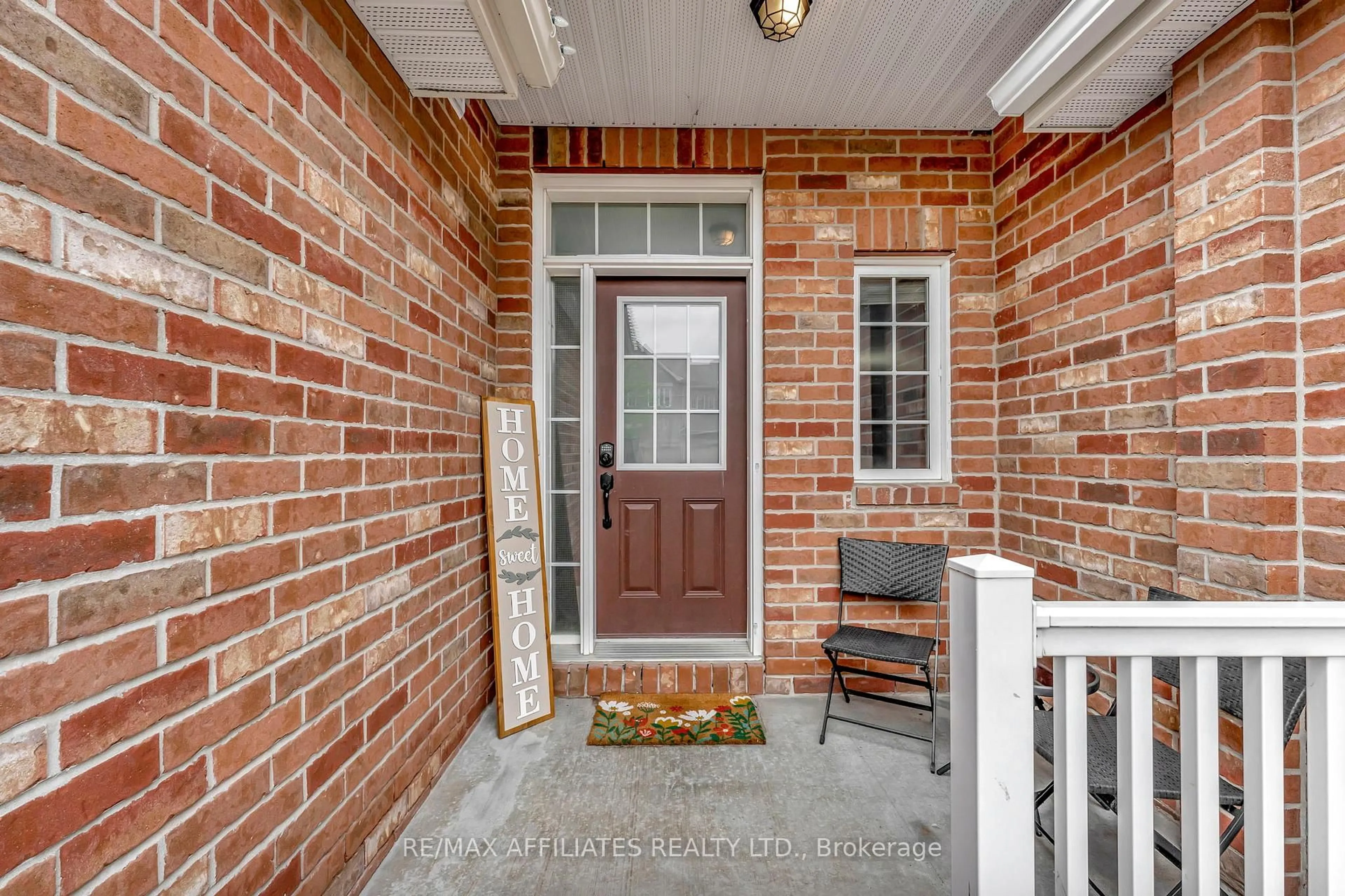 Indoor entryway for 249 Waymark Cres, Ottawa Ontario K2M 0A5