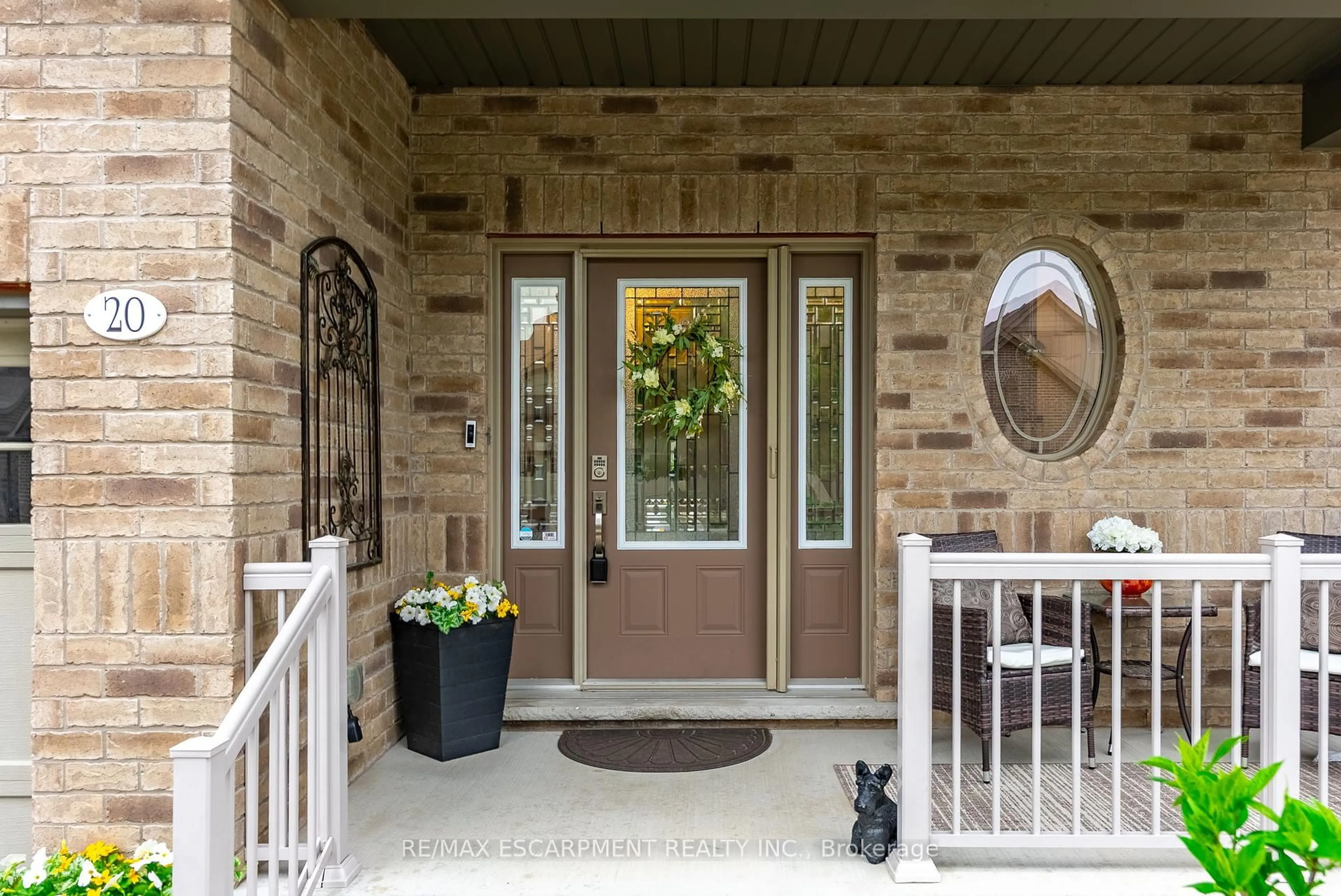 Indoor entryway for 20 Chestnut Dr, Guelph/Eramosa Ontario N0B 2K0