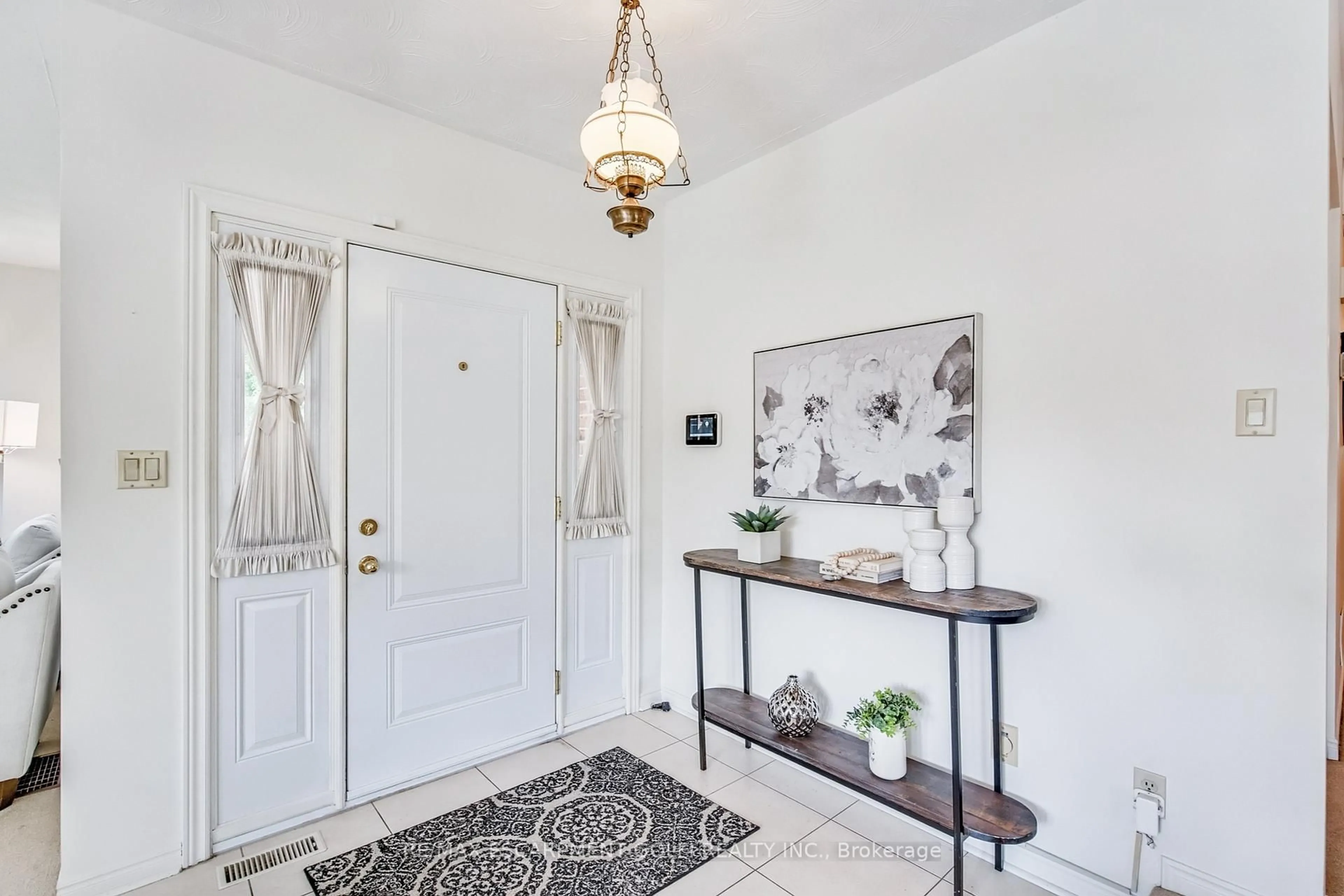 Indoor entryway for 47 Winter Way, Brantford Ontario N3T 6G4