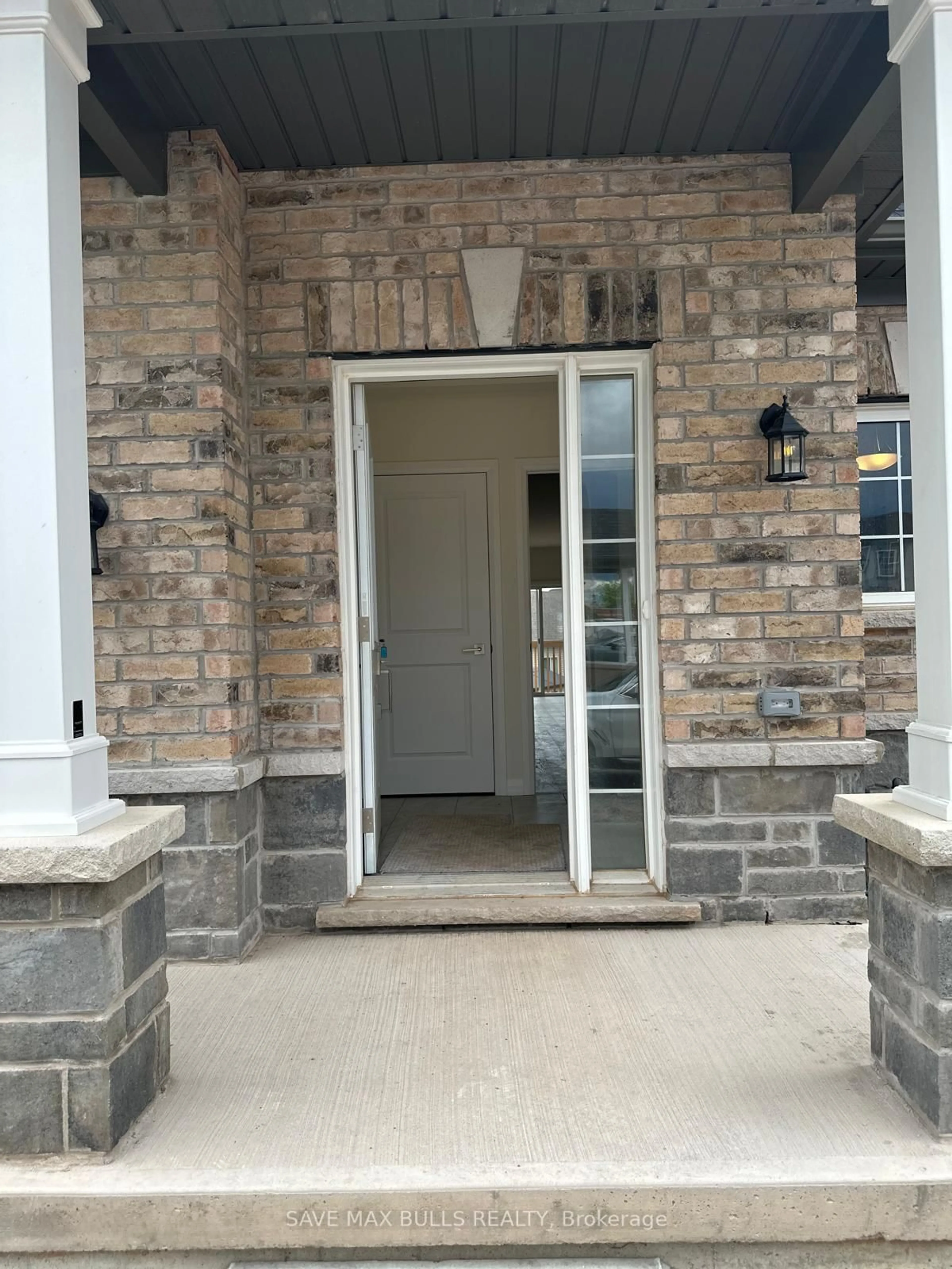 Indoor entryway for 397 Garrison Rd #7, Fort Erie Ontario L2A 1N1