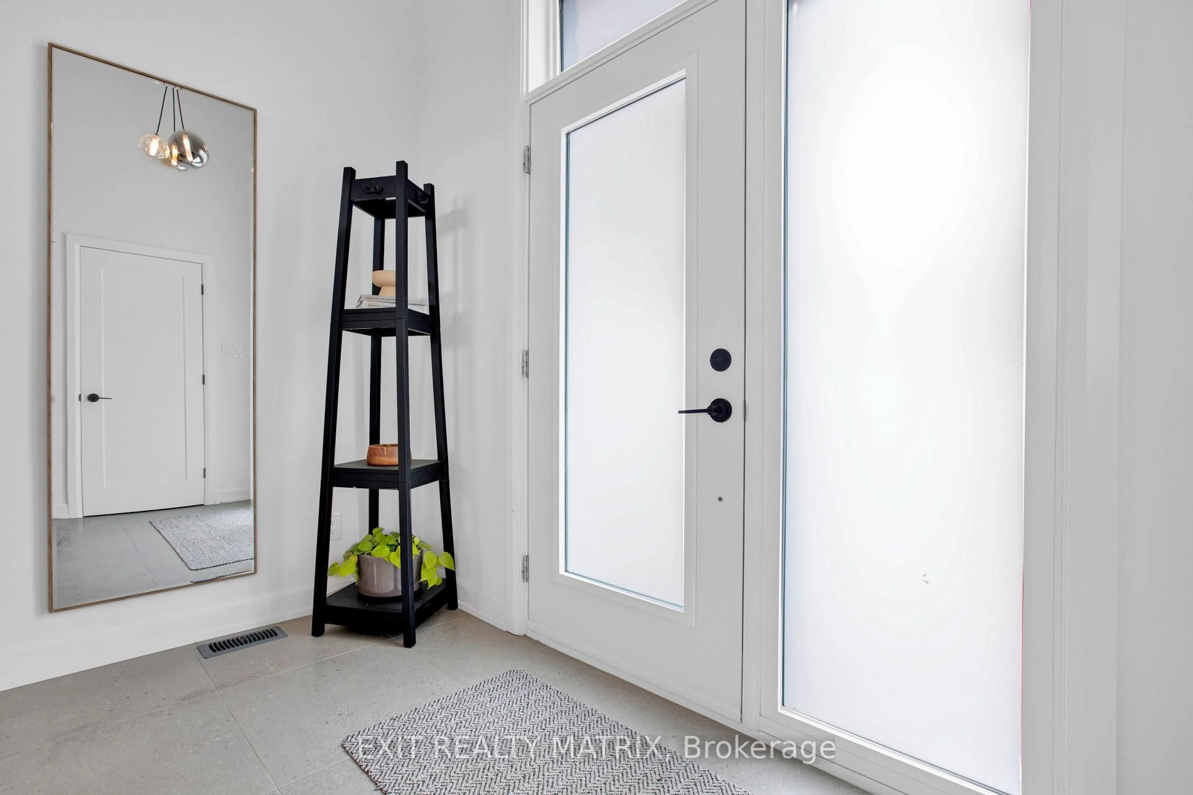 Indoor entryway for 27 MAYER St, The Nation Ontario K0A 2M0