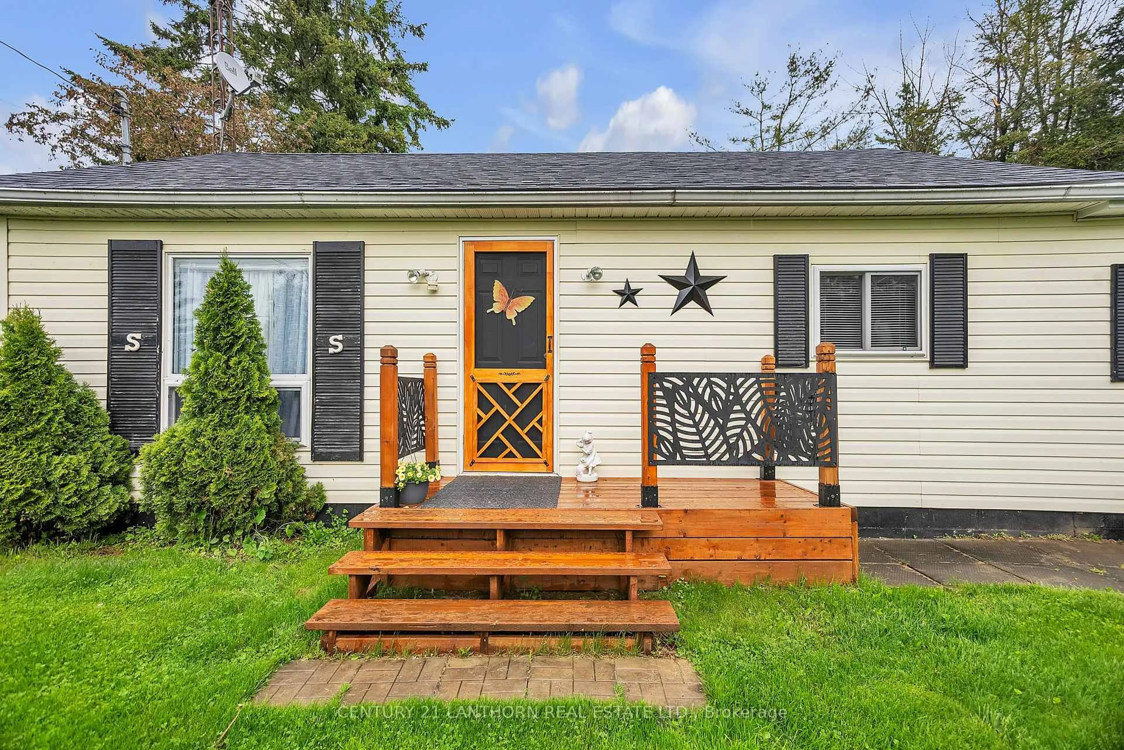 Home with vinyl exterior material, street for 977 County Rd 38 Rd, Trent Hills Ontario K0L 1L0