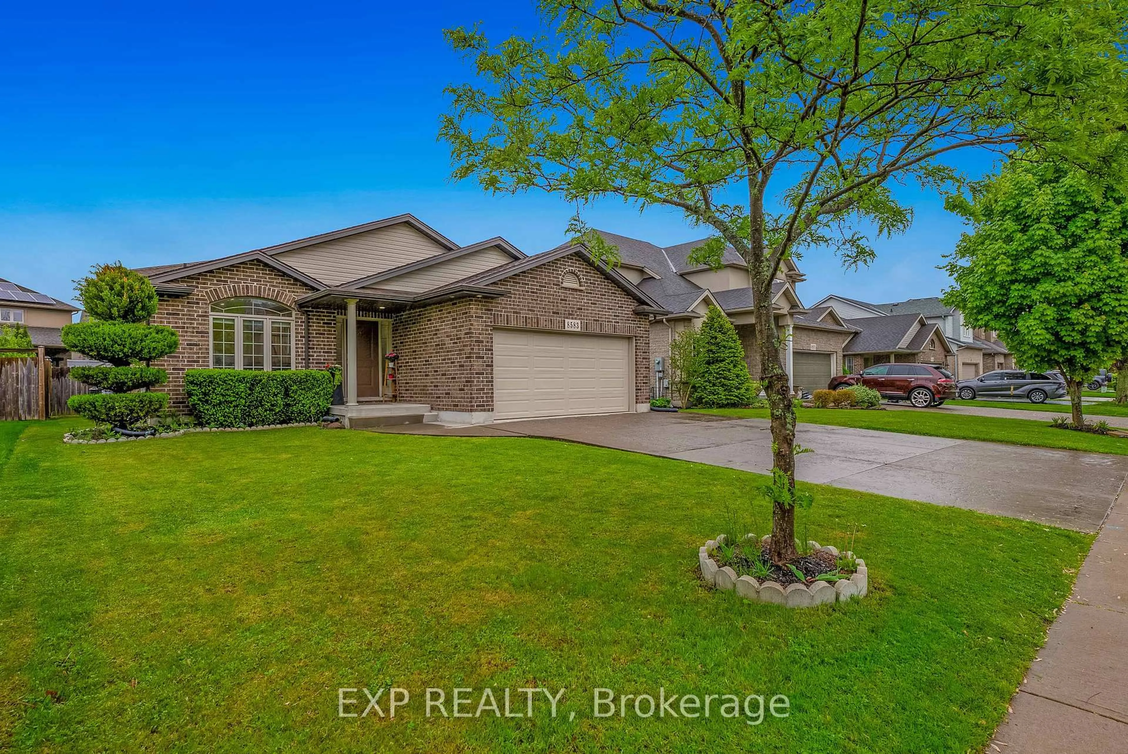 A pic from outside/outdoor area/front of a property/back of a property/a pic from drone, street for 8583 Forestview Blvd, Niagara Falls Ontario L2H 0B2