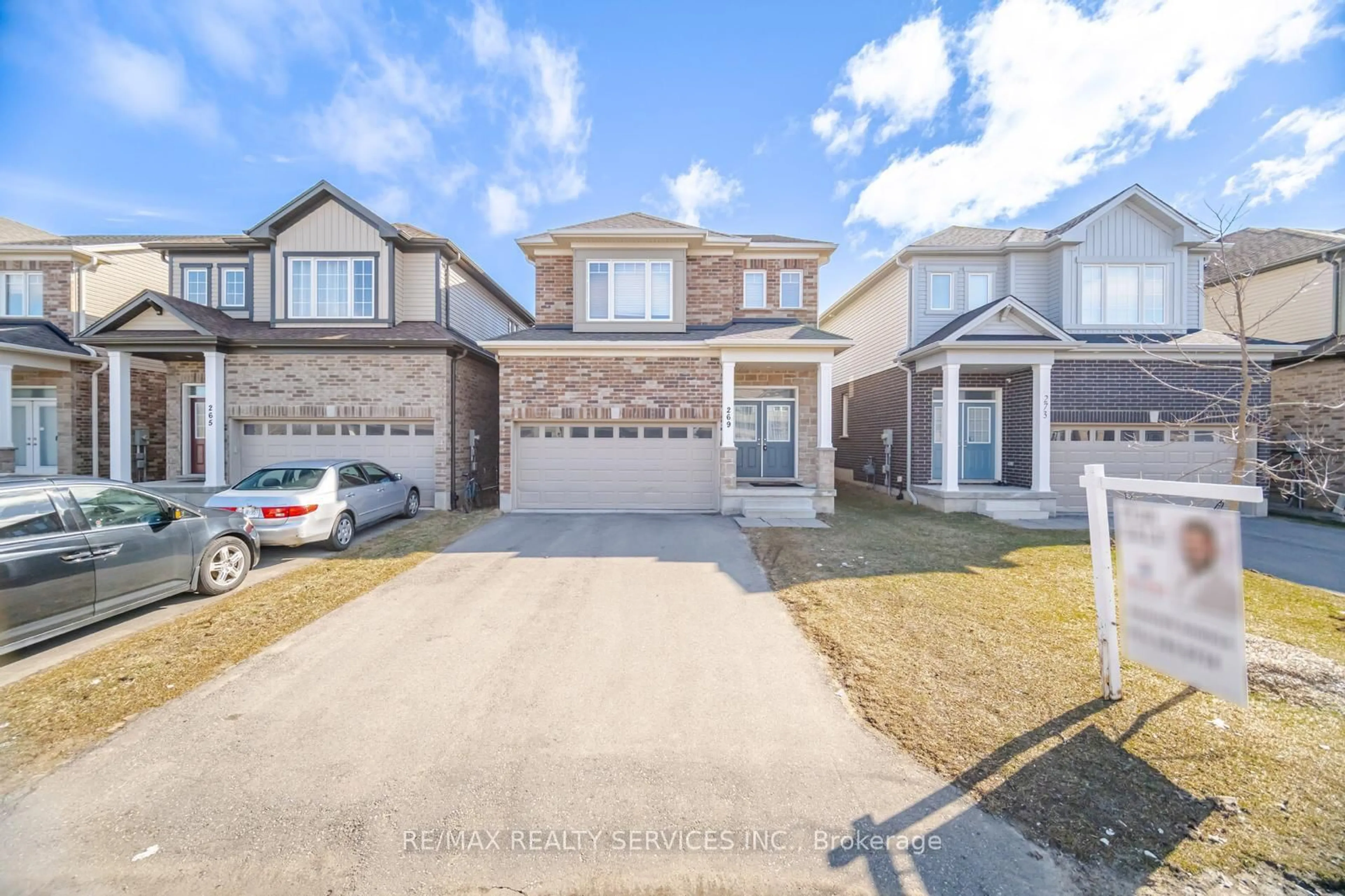 A pic from outside/outdoor area/front of a property/back of a property/a pic from drone, street for 269 Freure Dr, Cambridge Ontario N1S 0C1