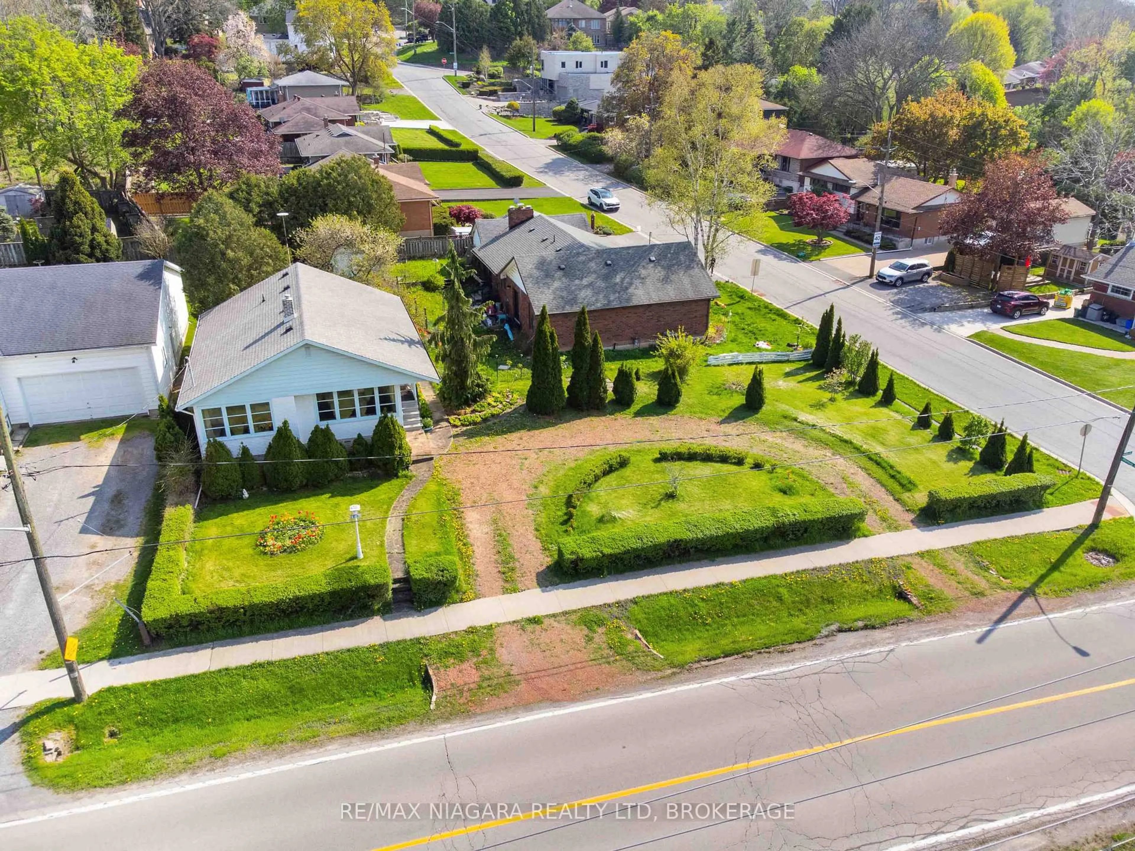 A pic from outside/outdoor area/front of a property/back of a property/a pic from drone, street for 163 & 165 Bradley St, St. Catharines Ontario L2T 1R9