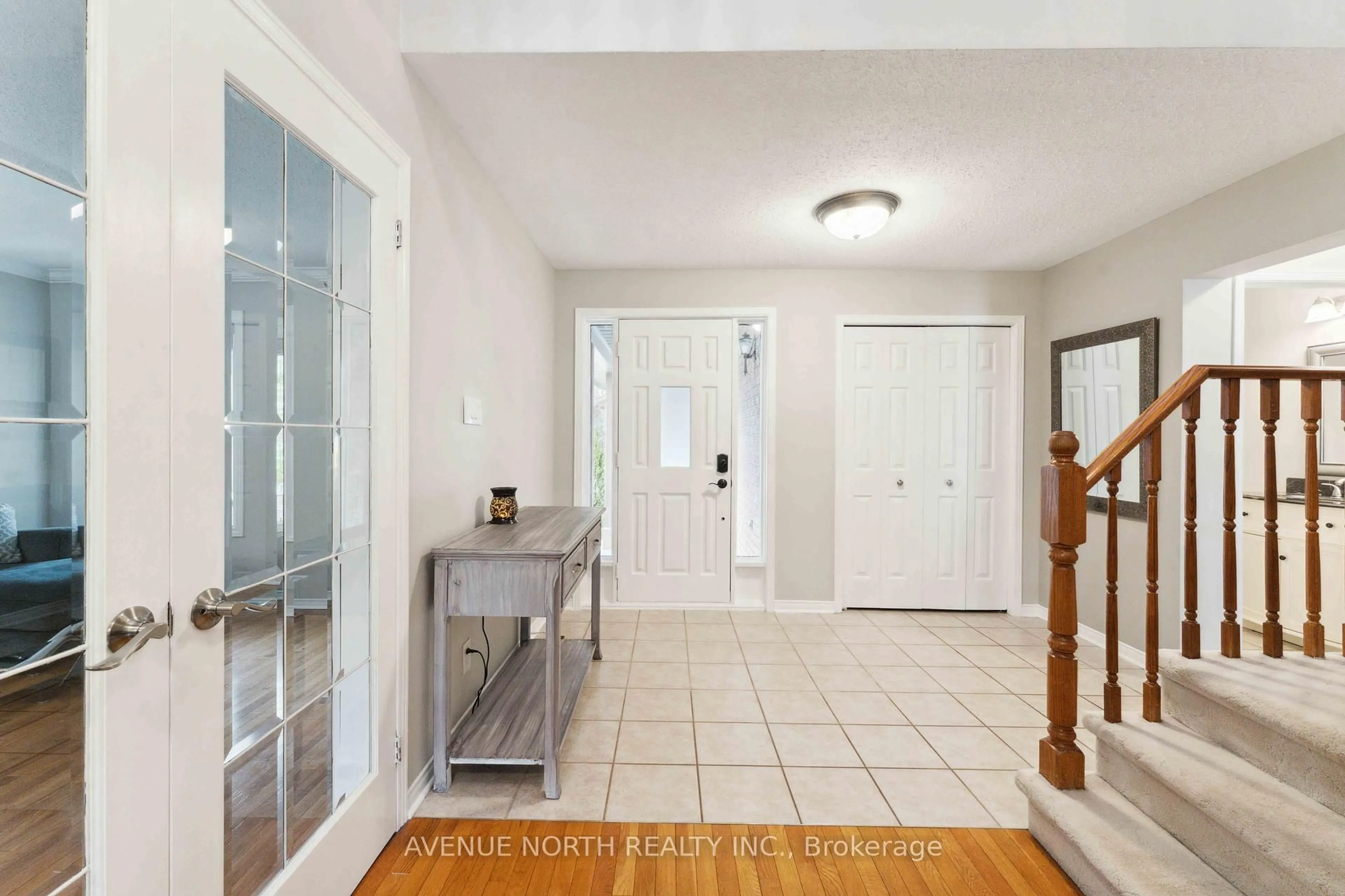 Indoor entryway for 13 ALFA St, Ottawa Ontario K2J 3W1