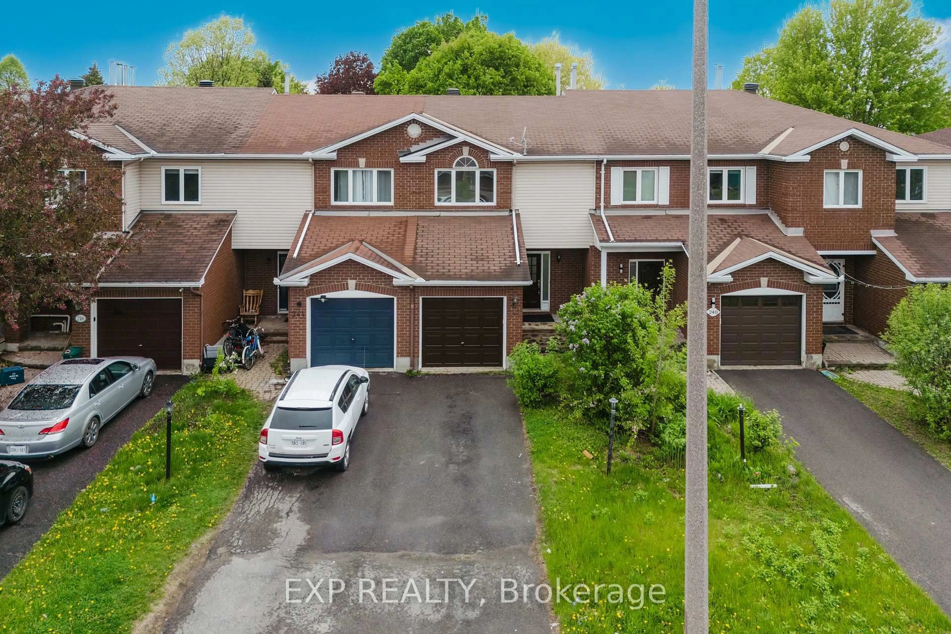 A pic from outside/outdoor area/front of a property/back of a property/a pic from drone, street for 242 Stoneway Dr, Ottawa Ontario K2G 6A8