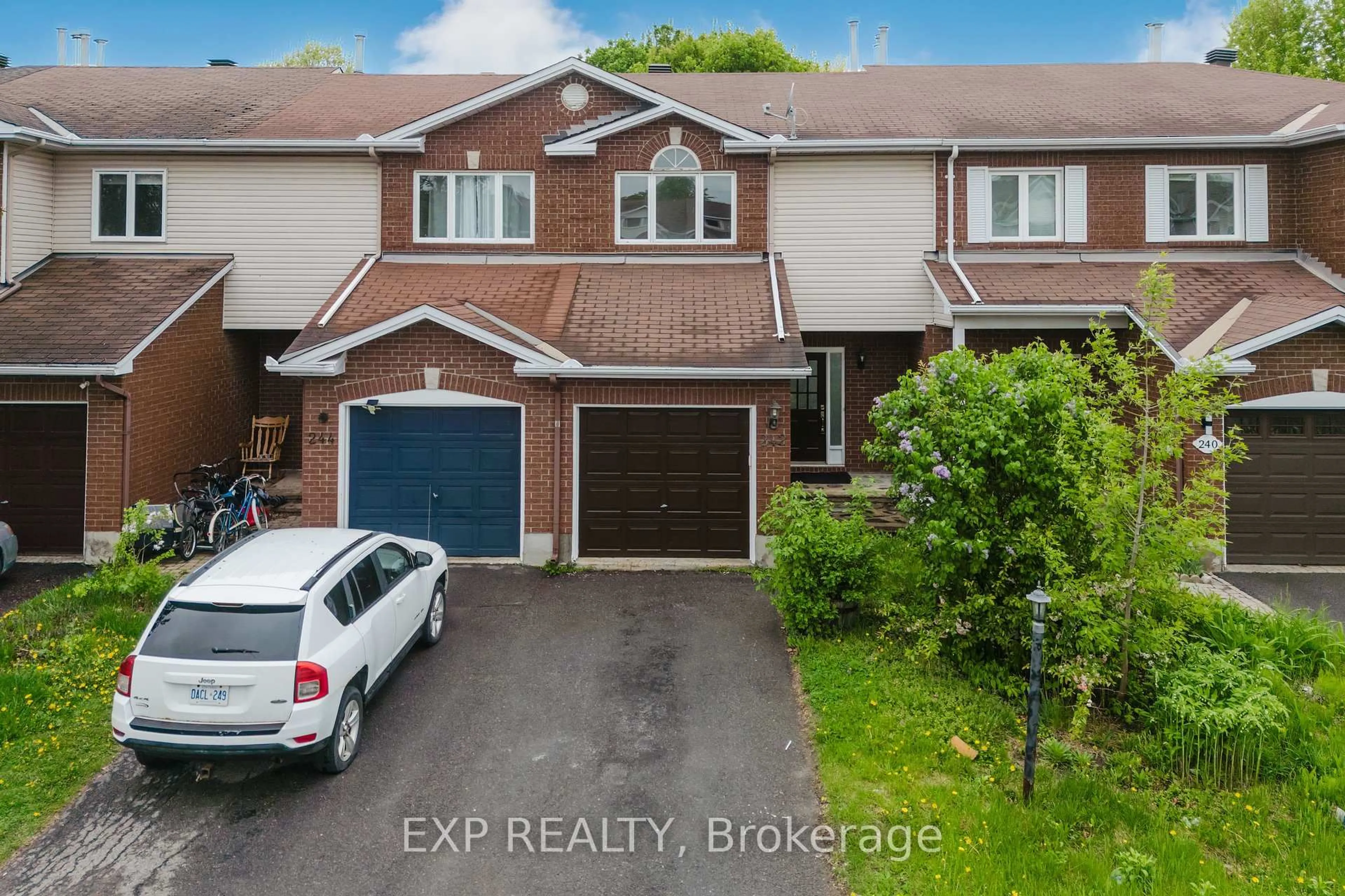 A pic from outside/outdoor area/front of a property/back of a property/a pic from drone, street for 242 Stoneway Dr, Ottawa Ontario K2G 6A8