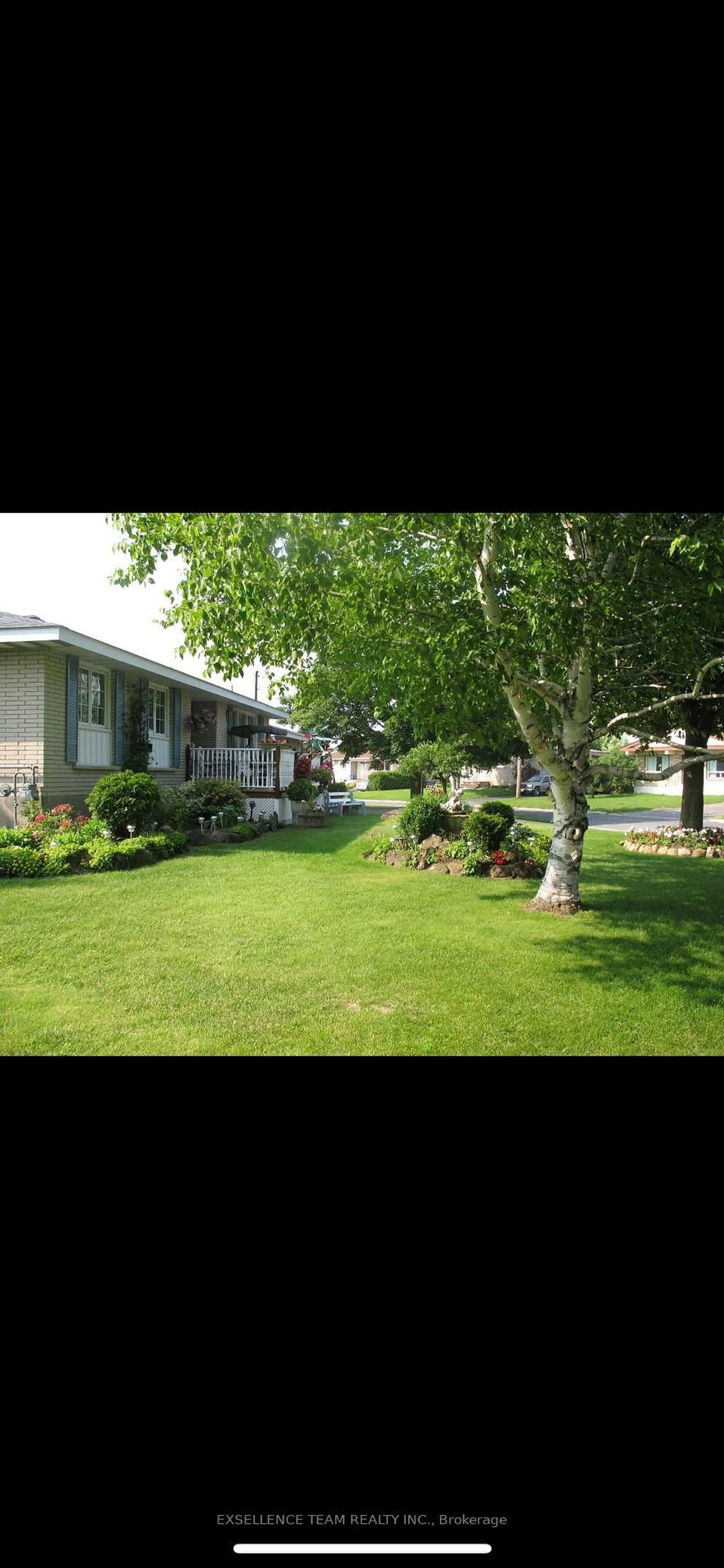 A pic from outside/outdoor area/front of a property/back of a property/a pic from drone, street for 1212 Brodeur St, Cornwall Ontario K6J 4Z2