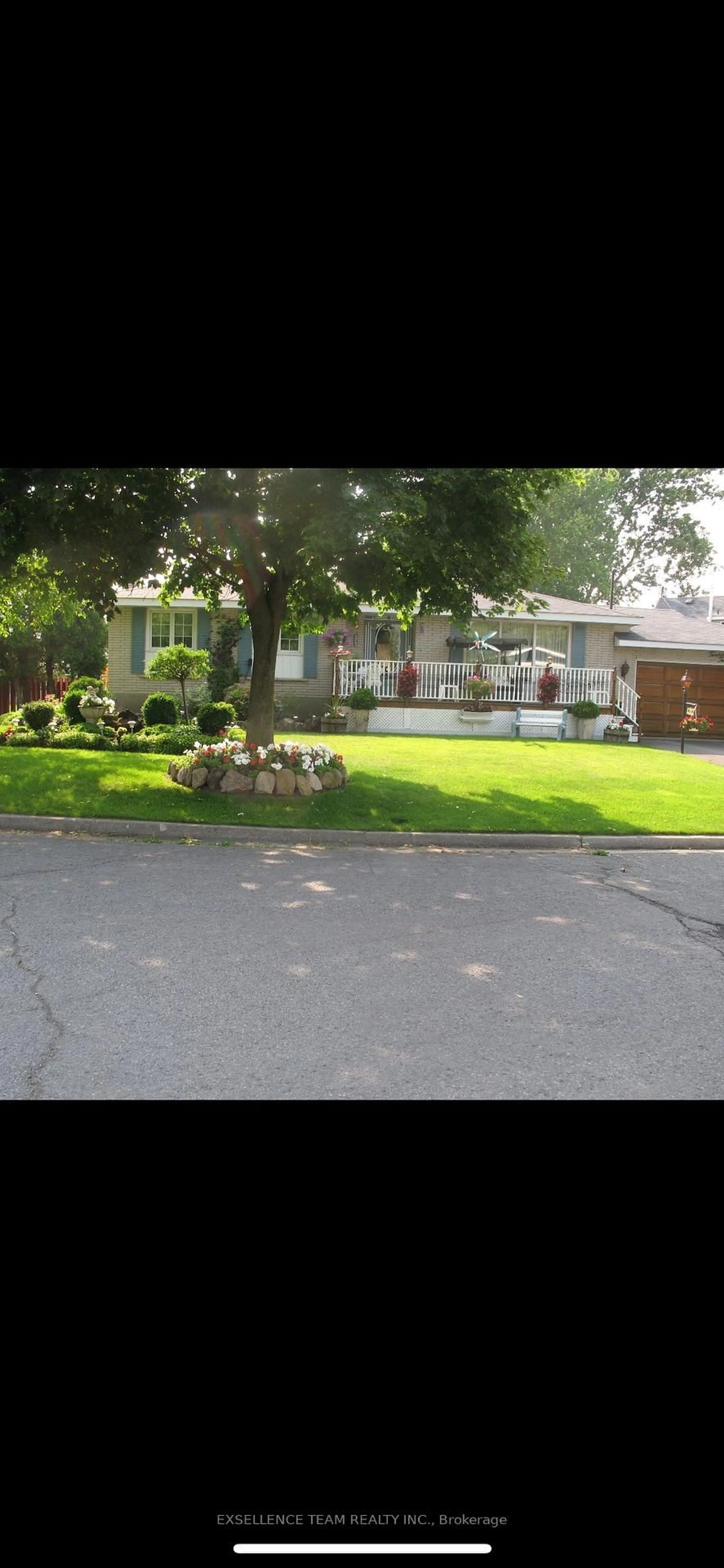 A pic from outside/outdoor area/front of a property/back of a property/a pic from drone, street for 1212 Brodeur St, Cornwall Ontario K6J 4Z2