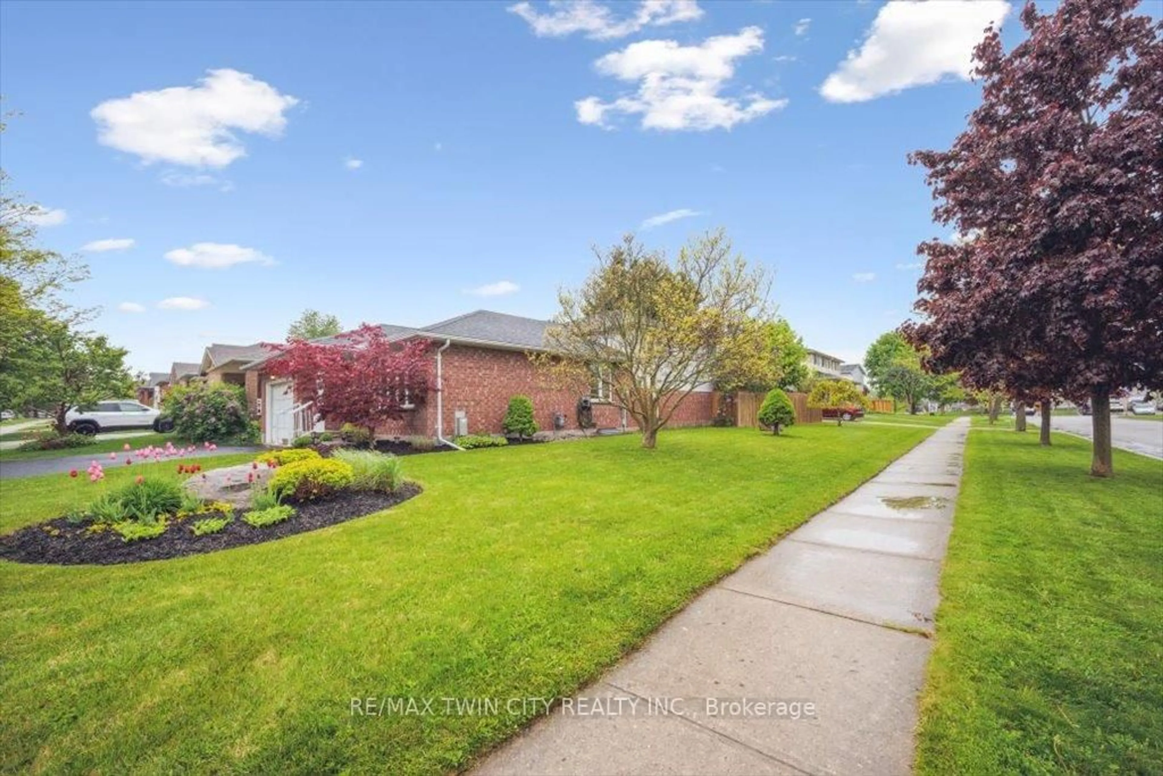 A pic from outside/outdoor area/front of a property/back of a property/a pic from drone, street for 2 Cora Dr, Kitchener Ontario N2N 3C6