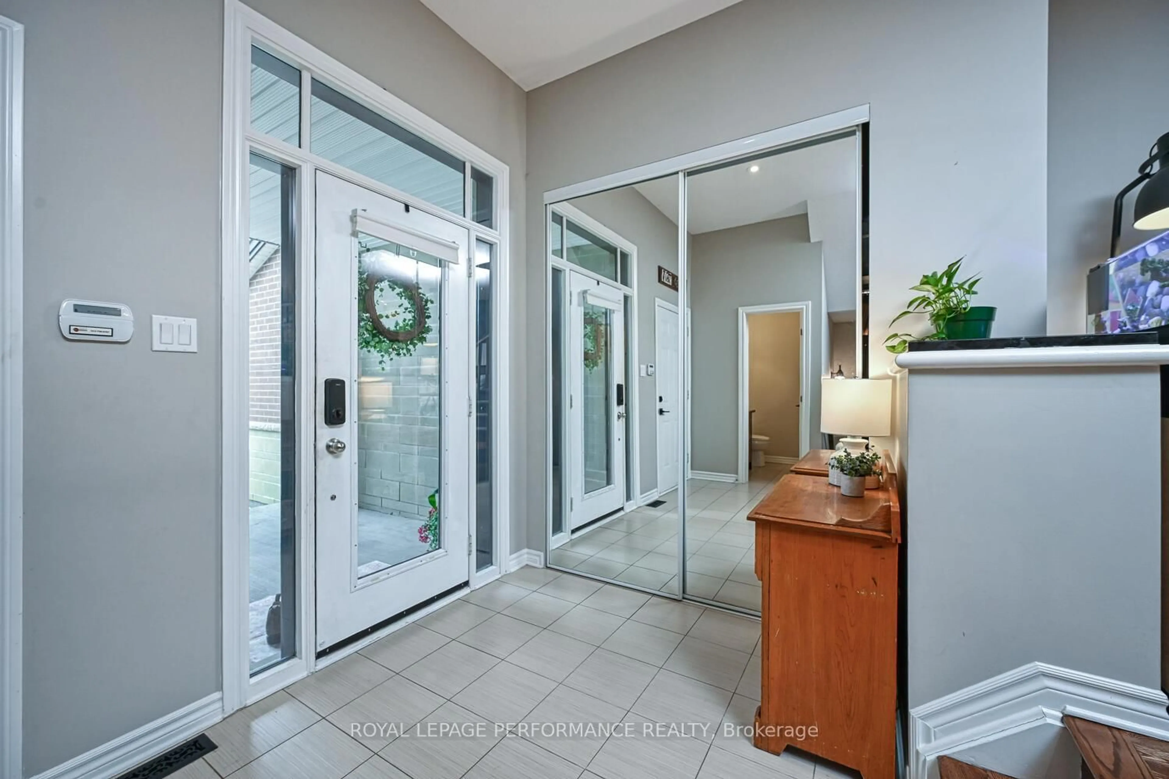 Indoor entryway for 664 Whitecliffs Ave, Ottawa Ontario K1V 2N4