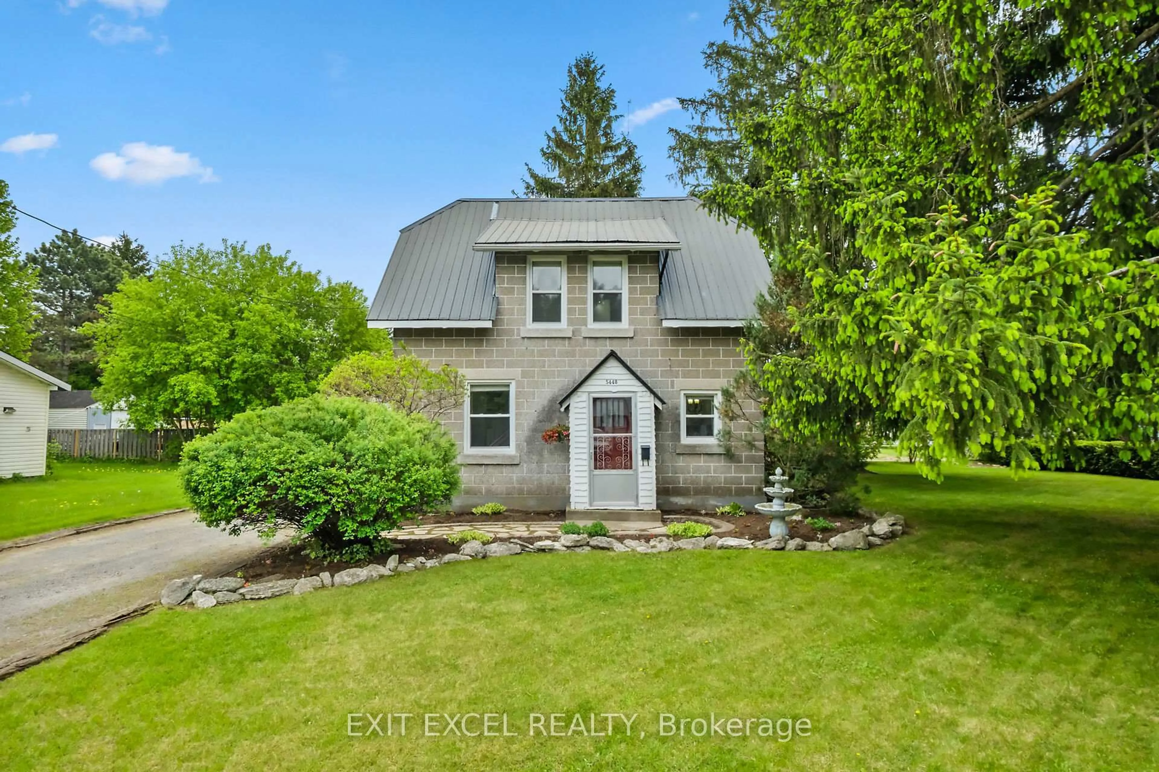 A pic from outside/outdoor area/front of a property/back of a property/a pic from drone, unknown for 5448 Otto St, Osgoode Ontario K0A 2W0