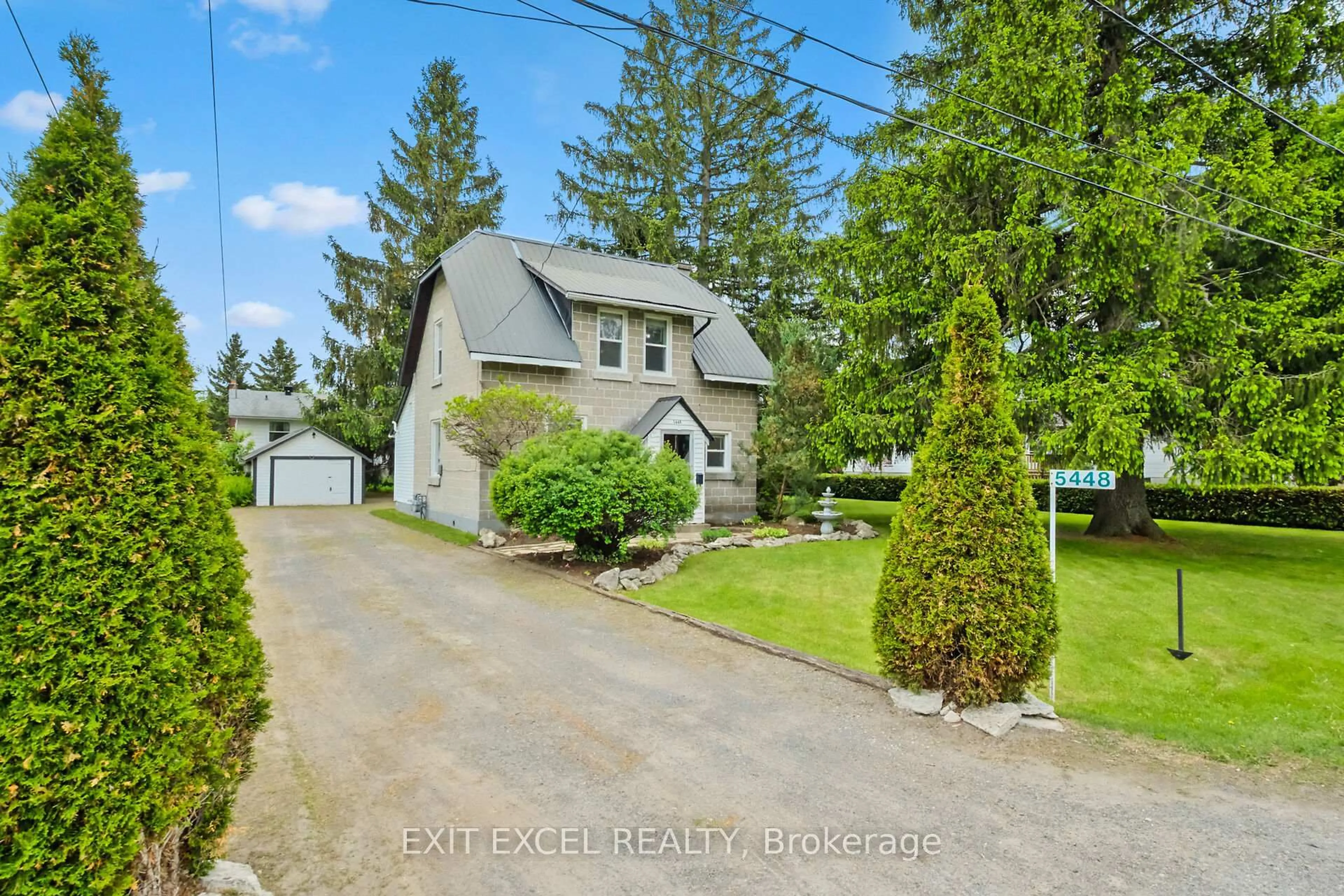 A pic from outside/outdoor area/front of a property/back of a property/a pic from drone, street for 5448 Otto St, Osgoode Ontario K0A 2W0