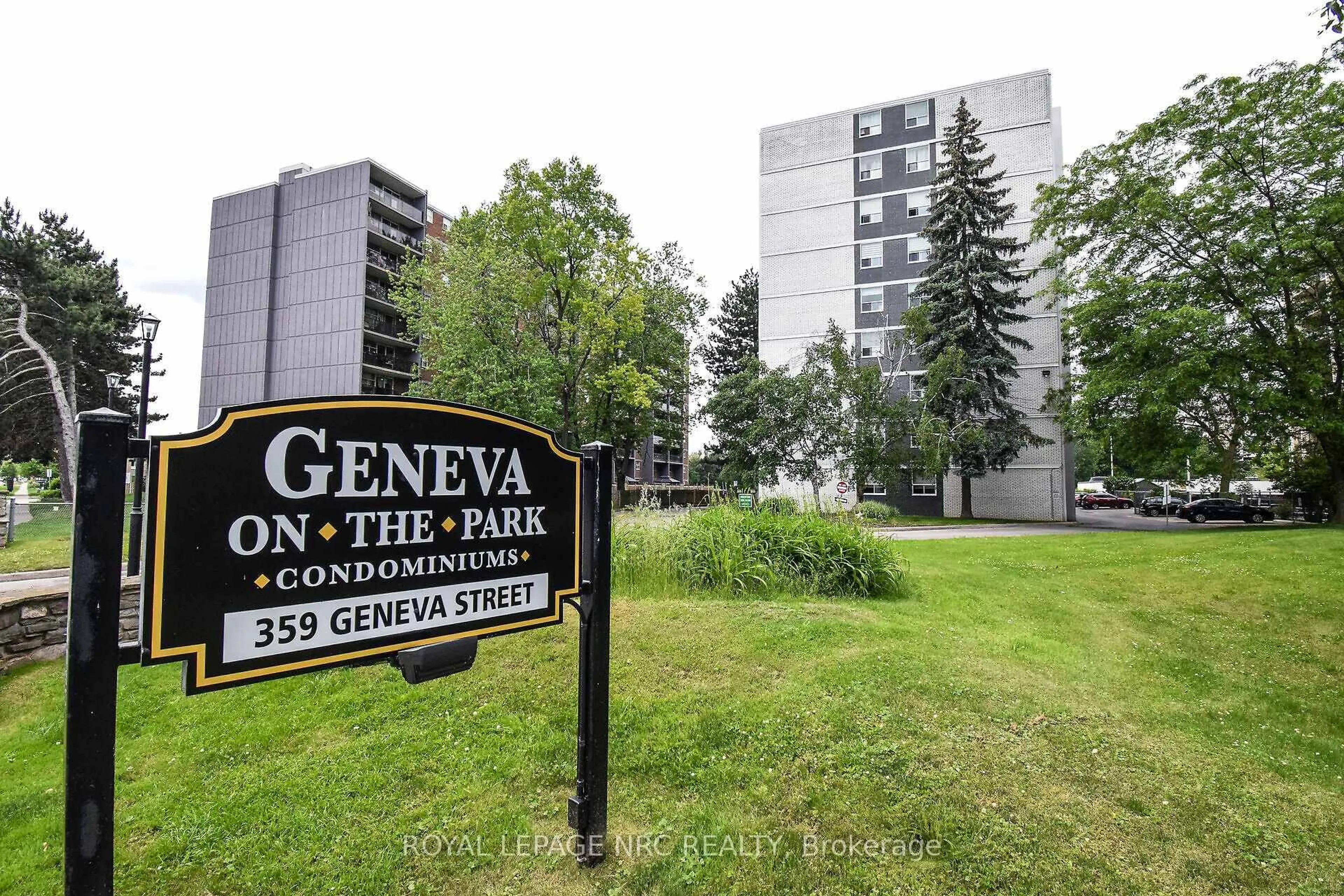 Indoor foyer for 359 Geneva St #904, St. Catharines Ontario L2N 2G5