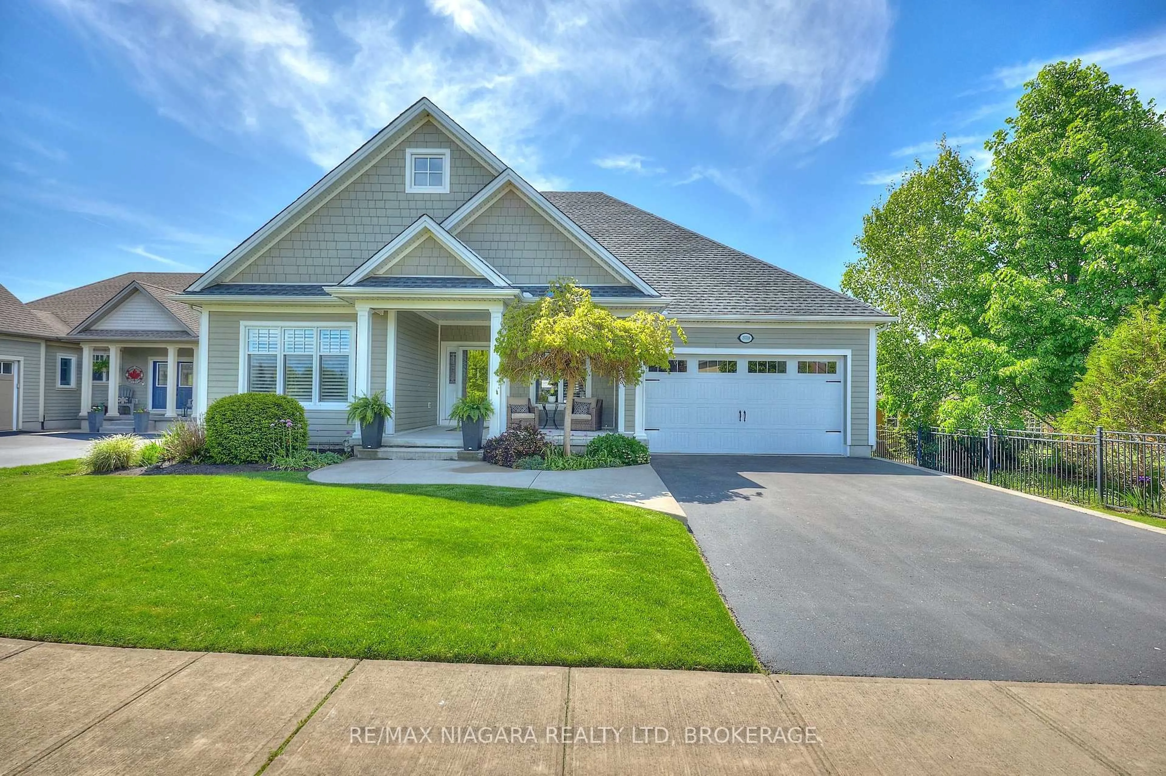 Home with vinyl exterior material, street for 3559 Algonquin Dr, Fort Erie Ontario L0S 1N0