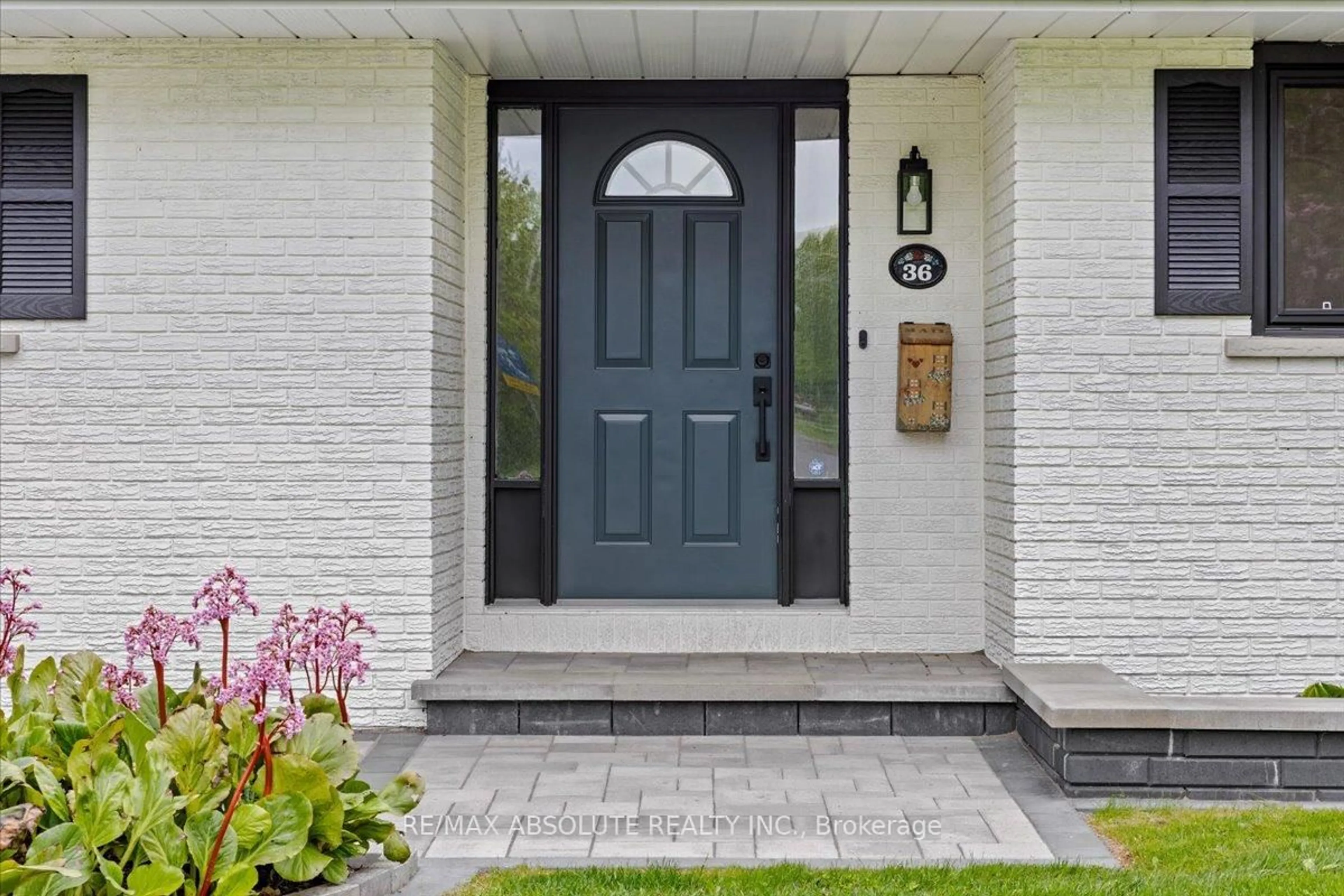 Unknown for 36 Beverly St, Ottawa Ontario K2S 0S2