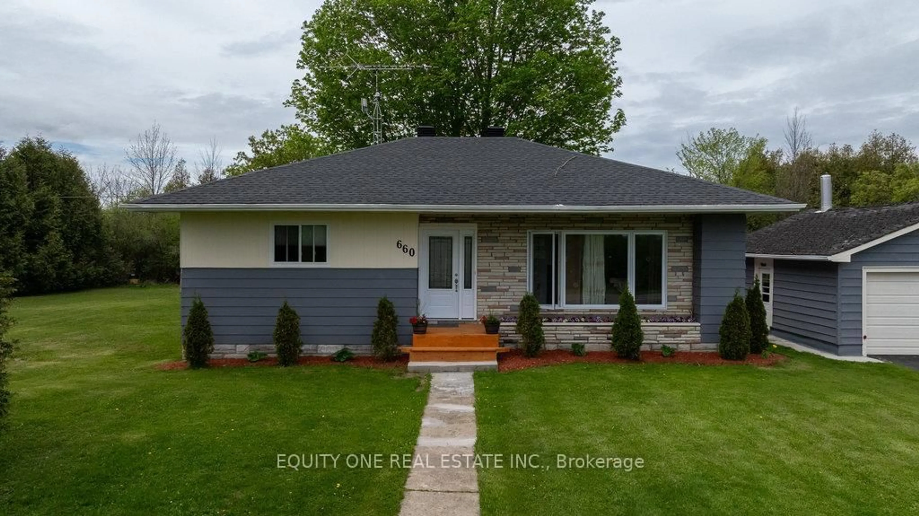 Home with vinyl exterior material, unknown for 660 County 29 Rd, Elizabethtown-Kitley Ontario K0G 1G0