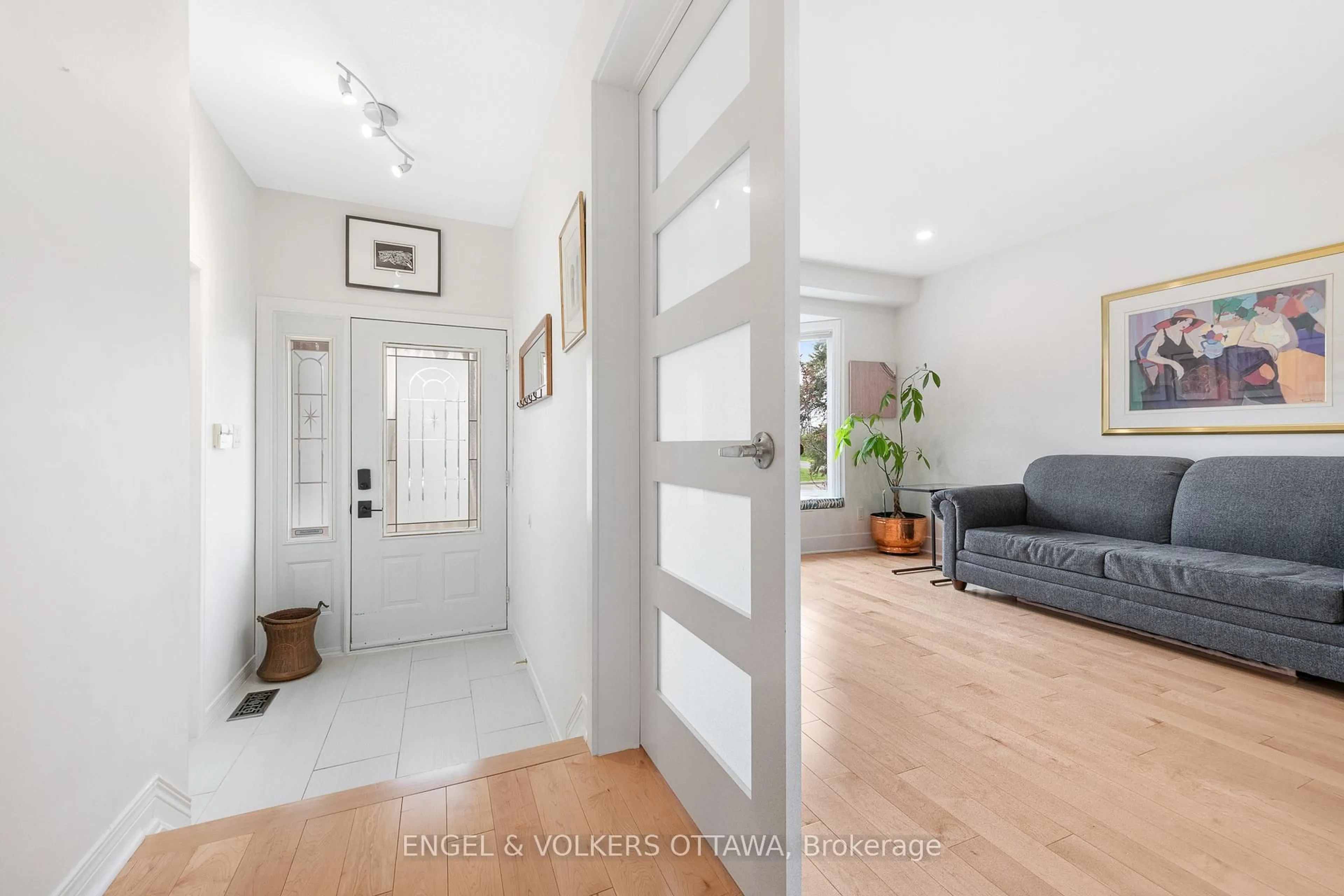 Indoor entryway for 1798 Tache Way, Ottawa Ontario K4A 2S5