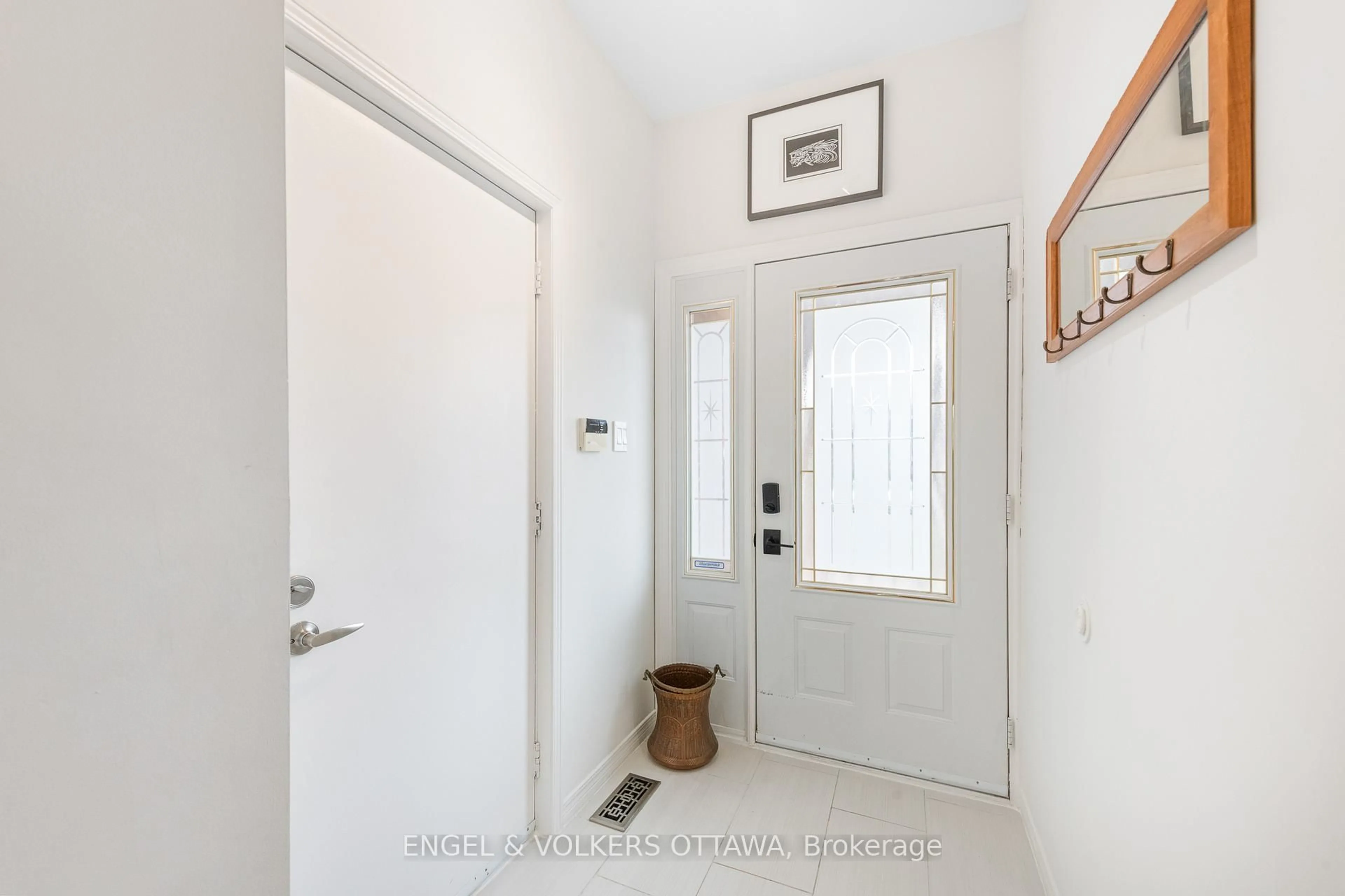 Indoor entryway for 1798 Tache Way, Ottawa Ontario K4A 2S5