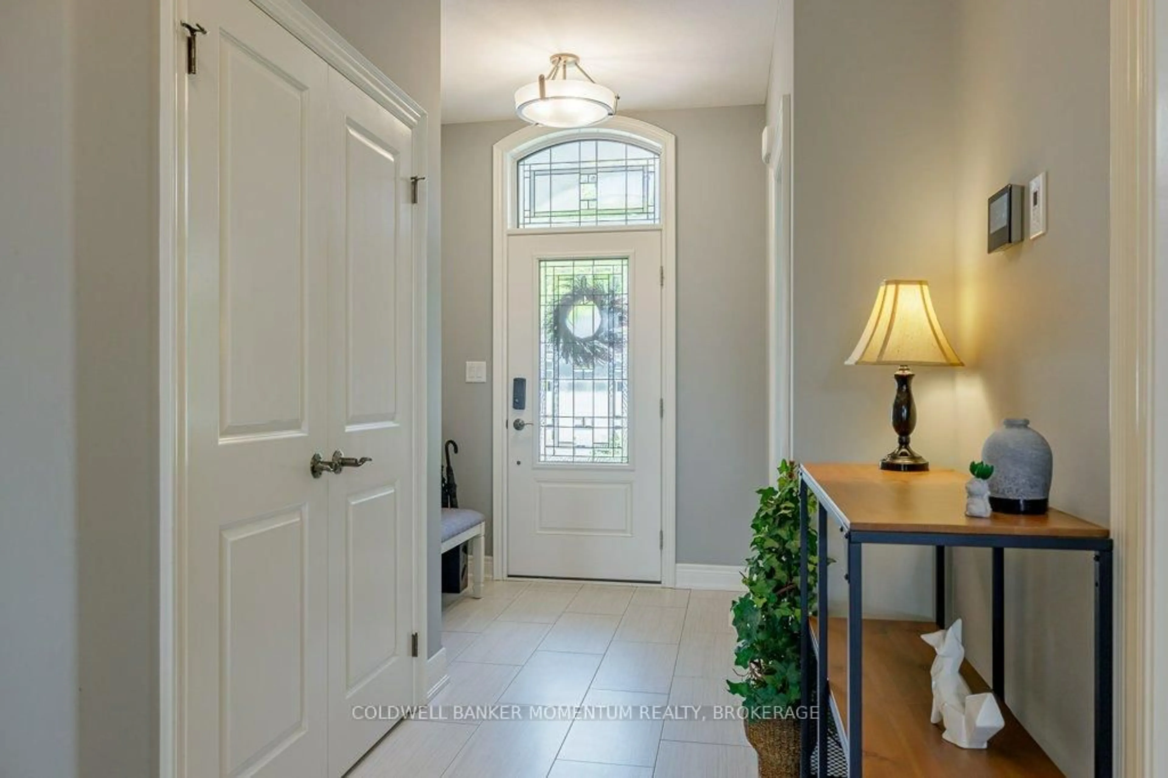 Indoor entryway for 58 Butlers Dr, Fort Erie Ontario L0S 1N0