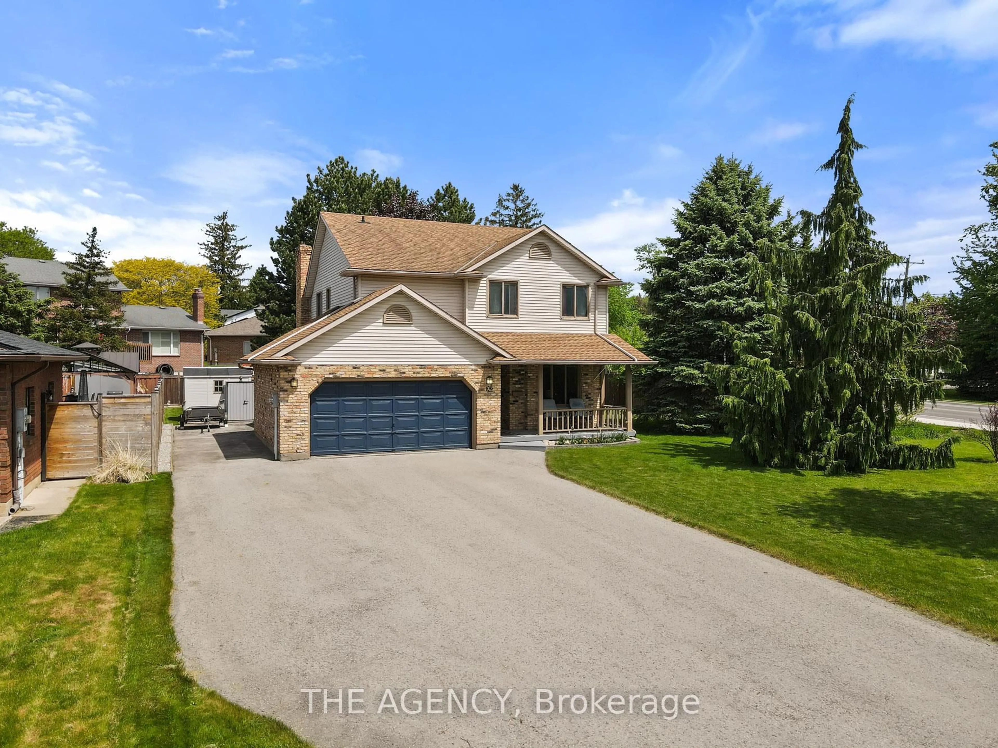 A pic from outside/outdoor area/front of a property/back of a property/a pic from drone, street for 106 Spruceside Cres, Pelham Ontario L0S 1E0