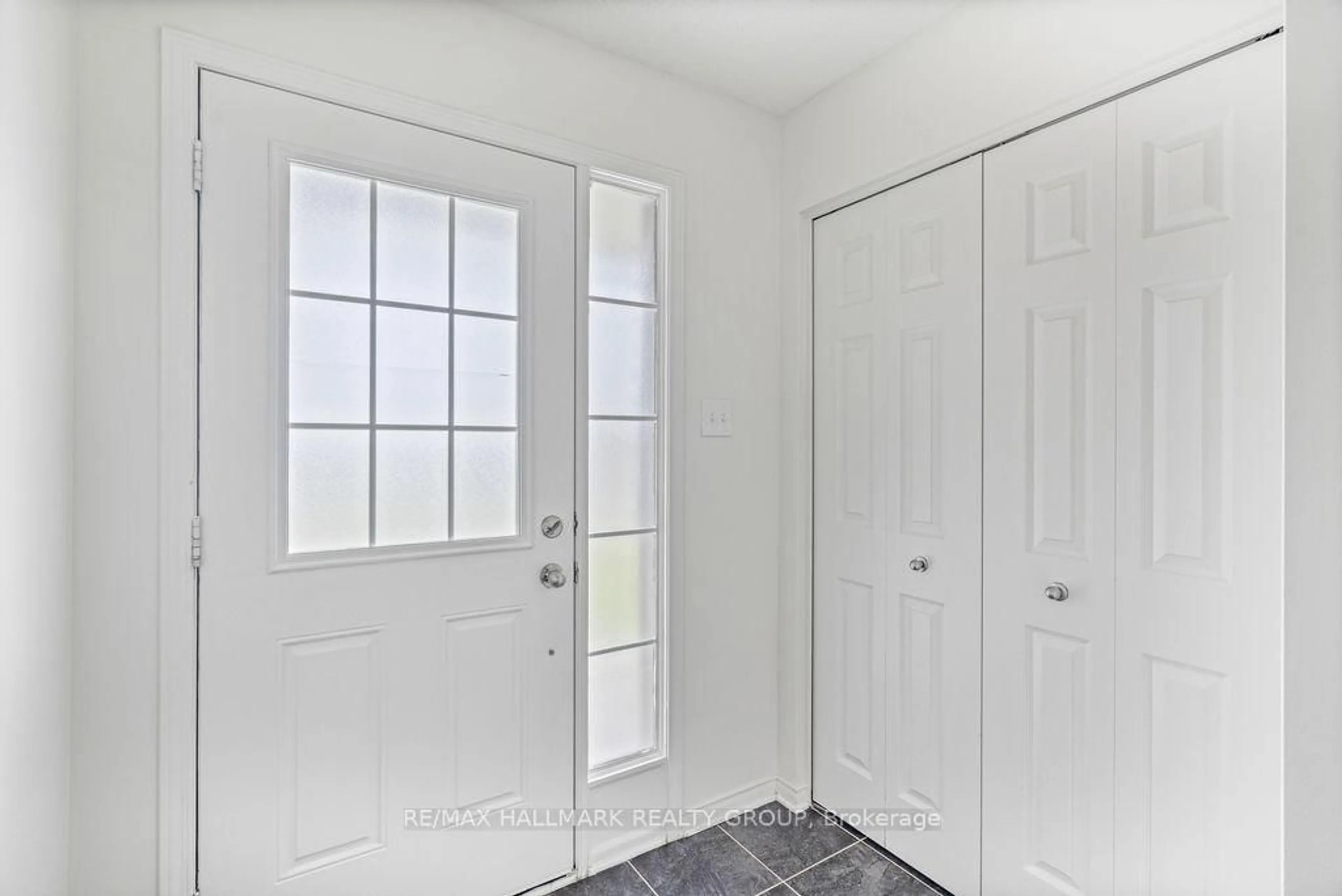 Indoor entryway for 217 Vision St, Ottawa Ontario K4M 0B5