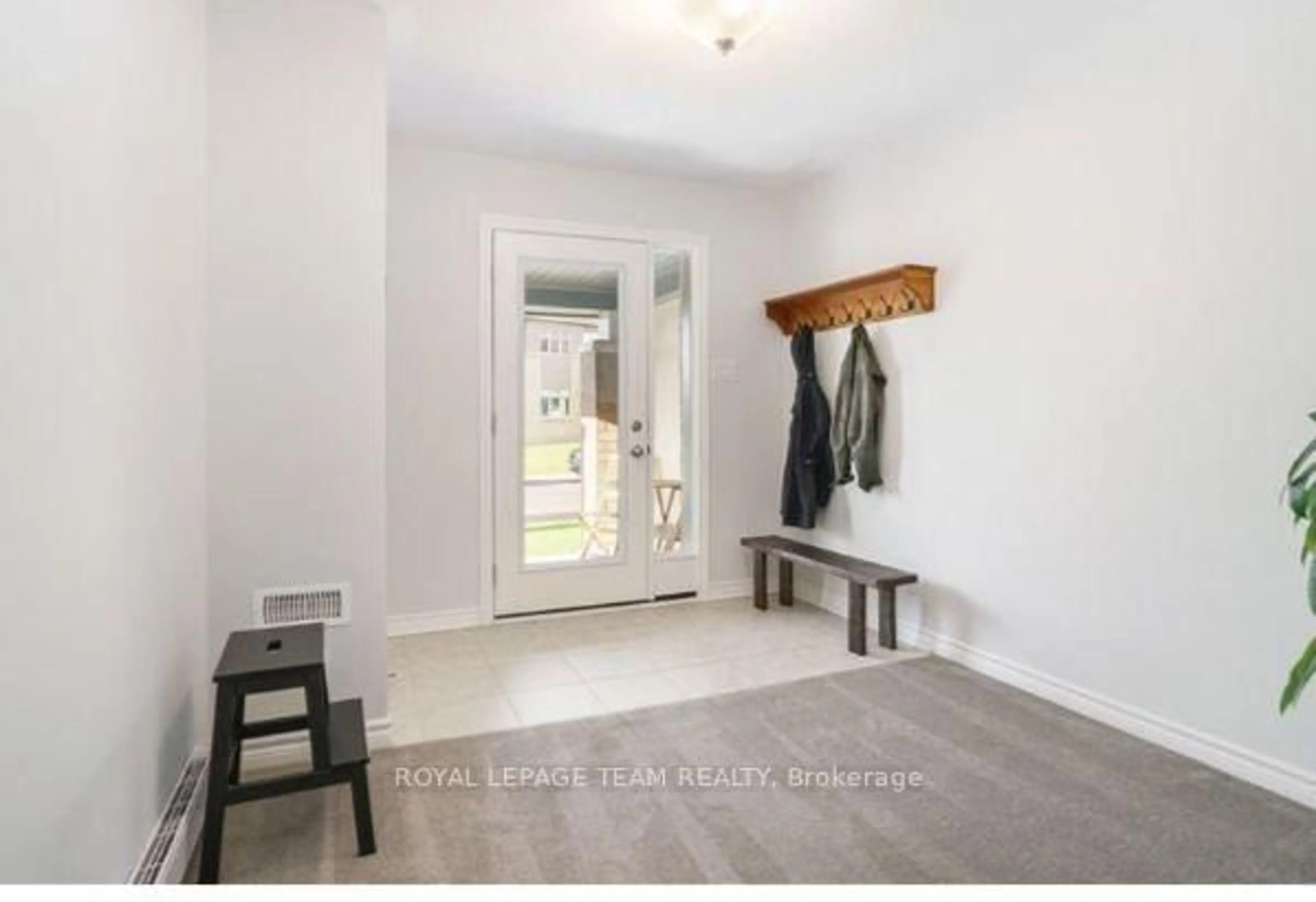 Indoor entryway for 62 Feathertop Lane, Ottawa Ontario K2V 0K7