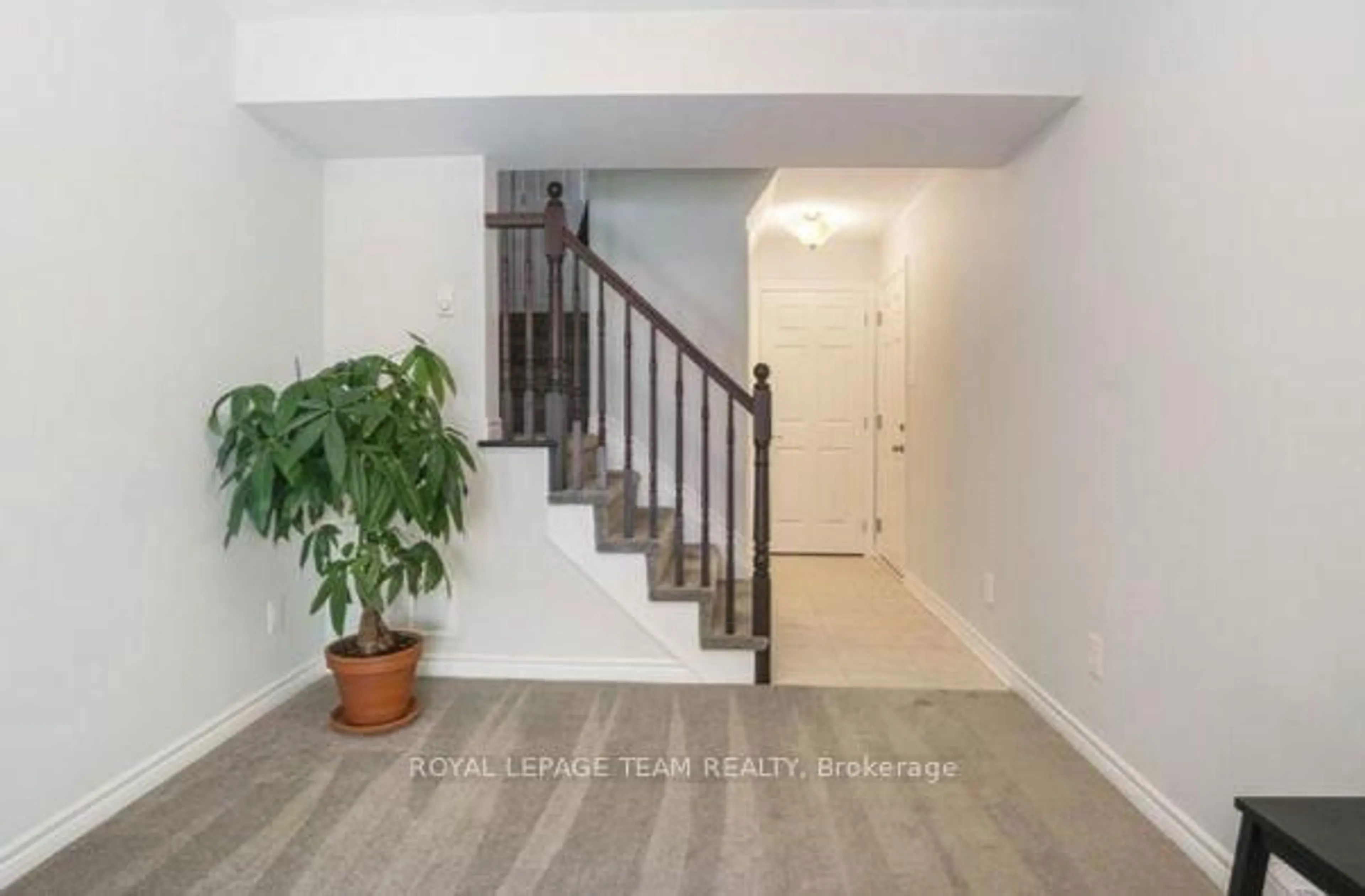 Indoor entryway for 62 Feathertop Lane, Ottawa Ontario K2V 0K7