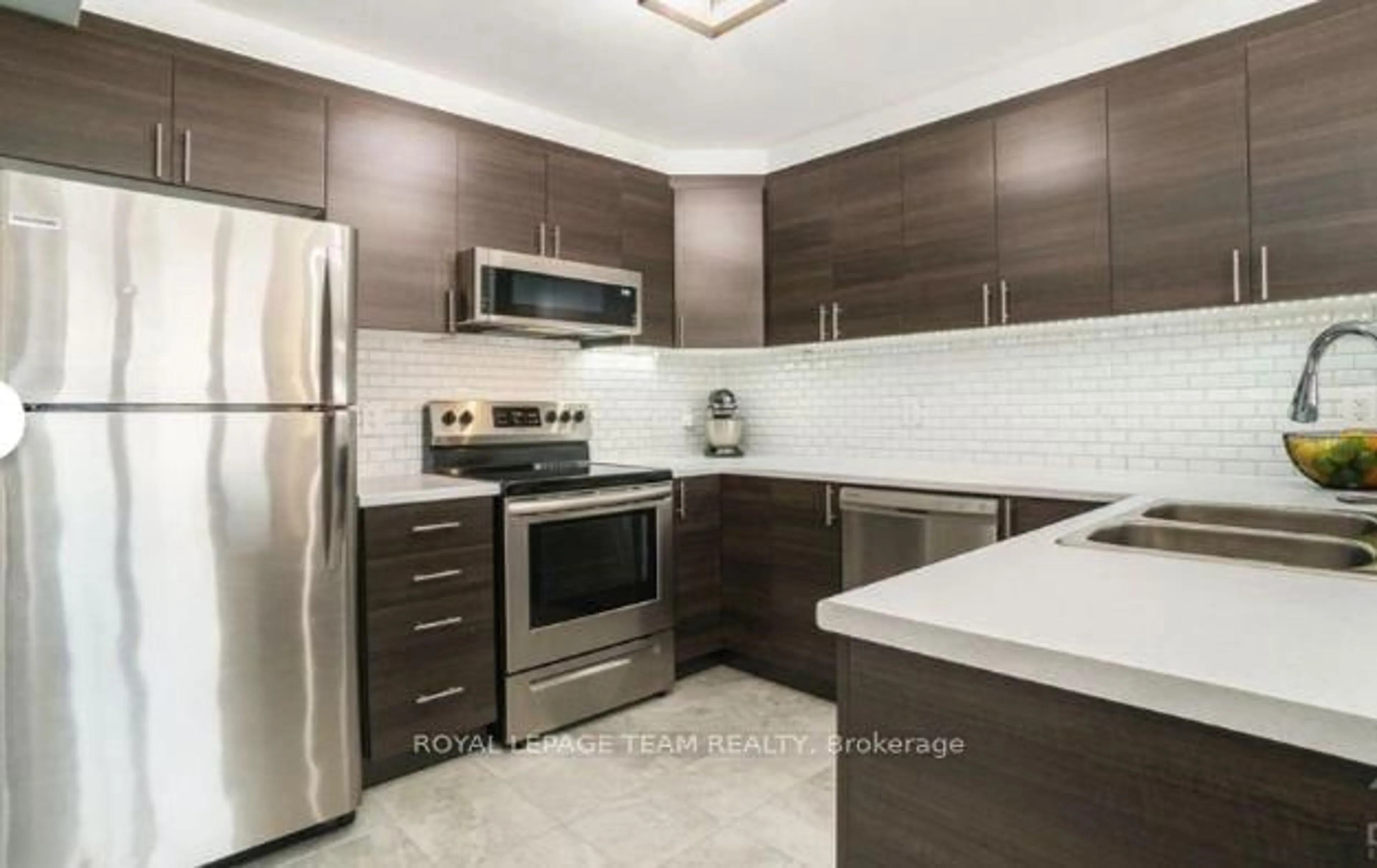 Standard kitchen, ceramic/tile floor for 62 Feathertop Lane, Ottawa Ontario K2V 0K7