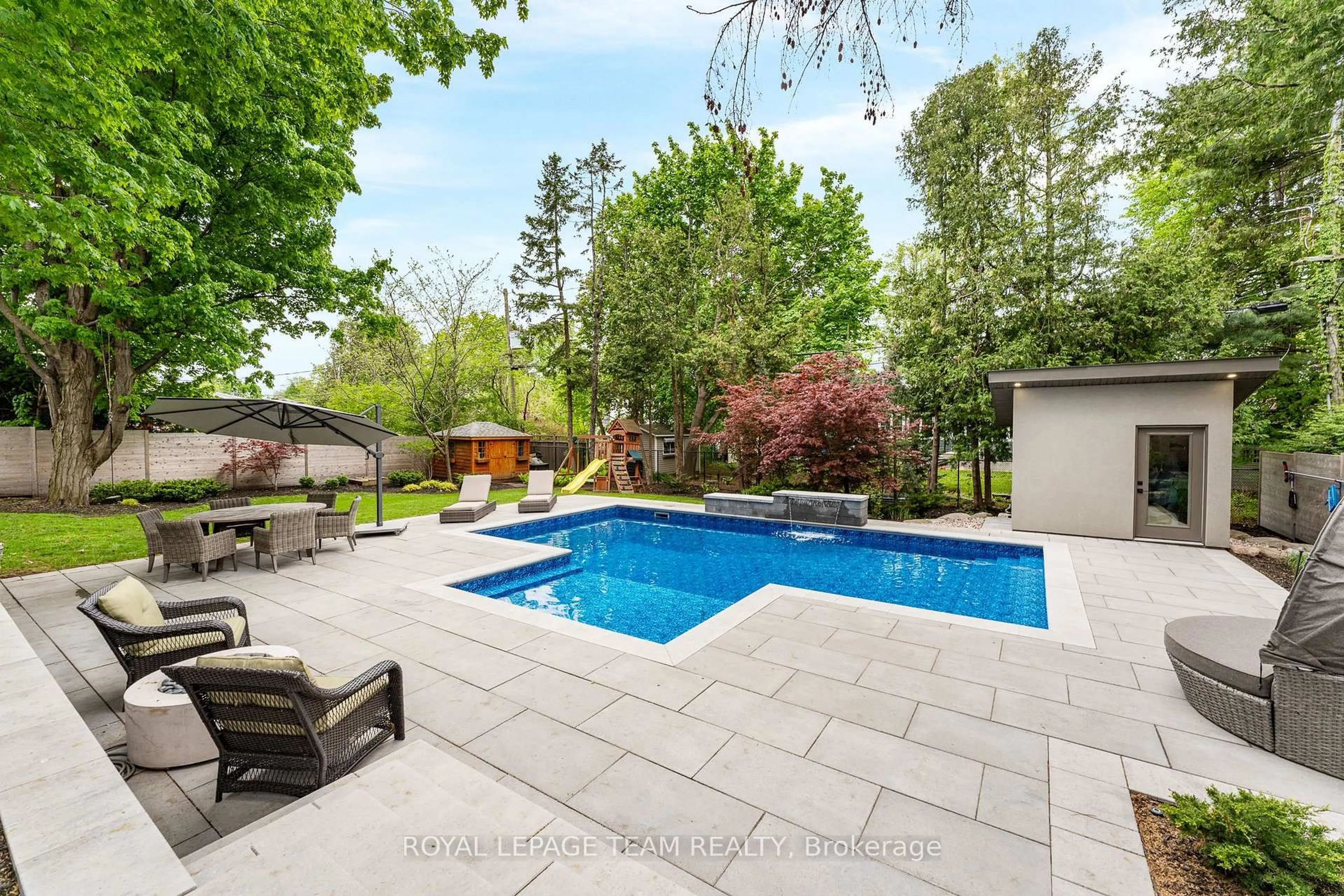 Pool for 960 Hare Ave, Ottawa Ontario K2A 3J5