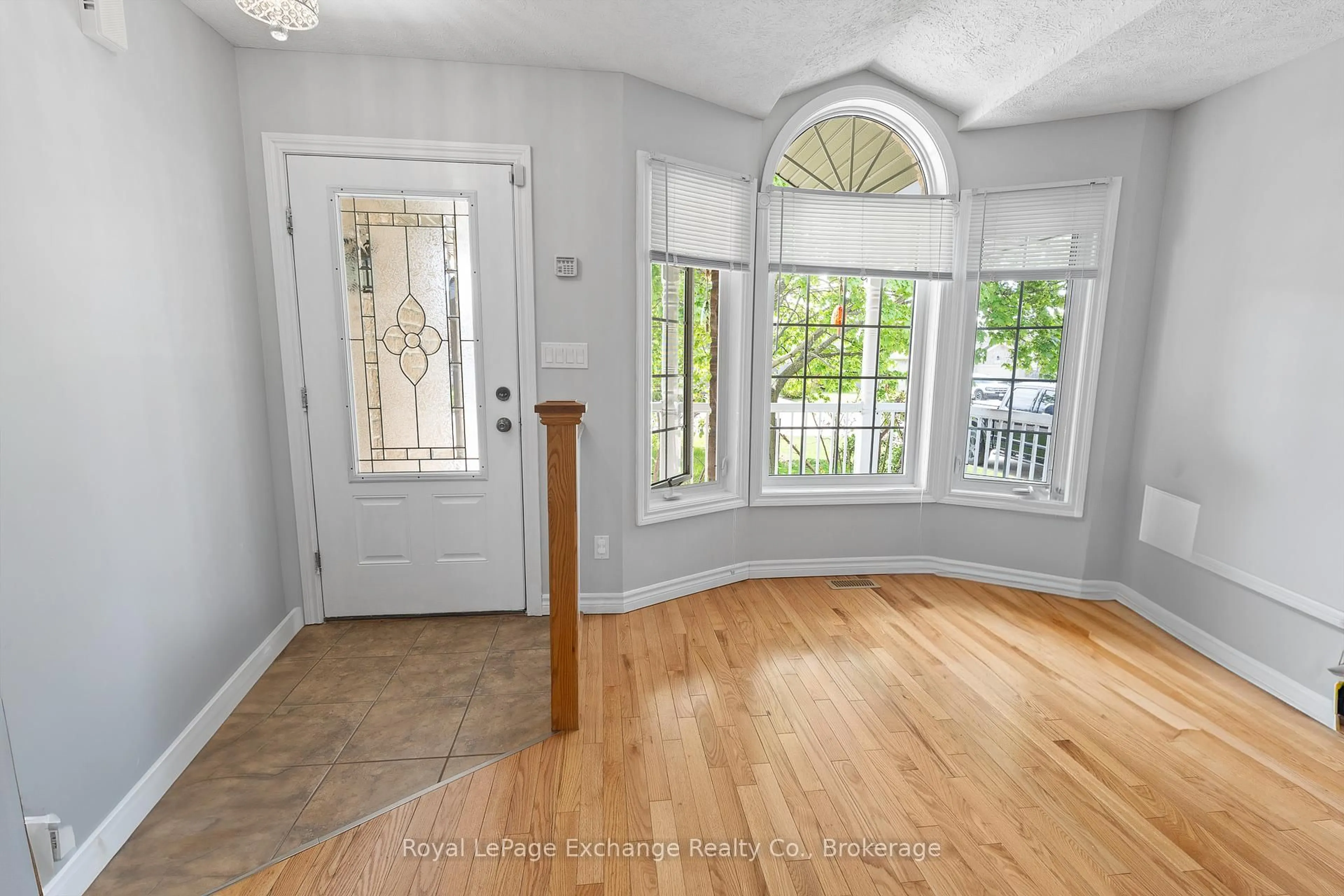 Indoor entryway for 634 Kennard Cres, Kincardine Ontario N2Z 1T4