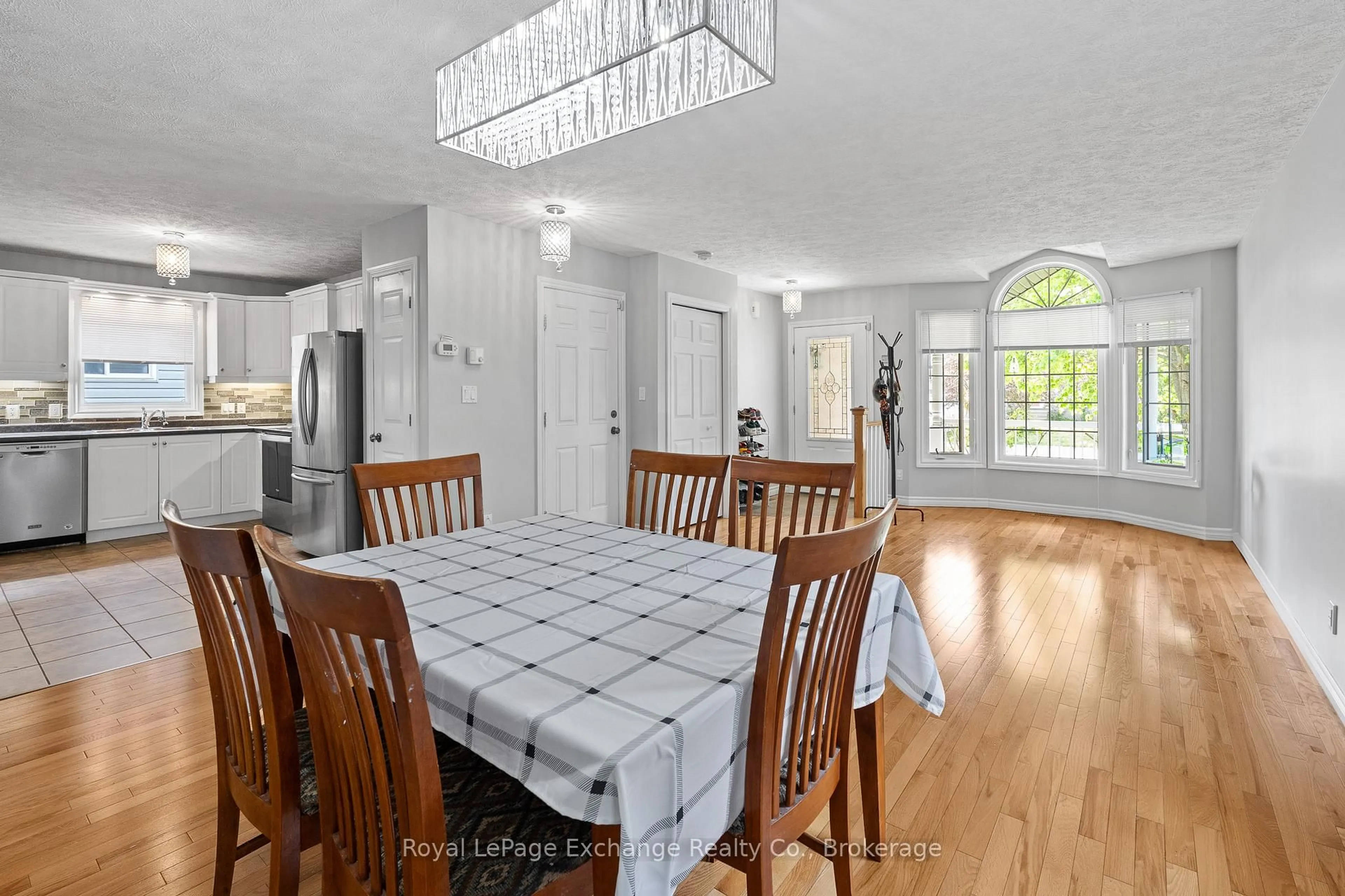 Dining room, ceramic/tile floor for 634 Kennard Cres, Kincardine Ontario N2Z 1T4
