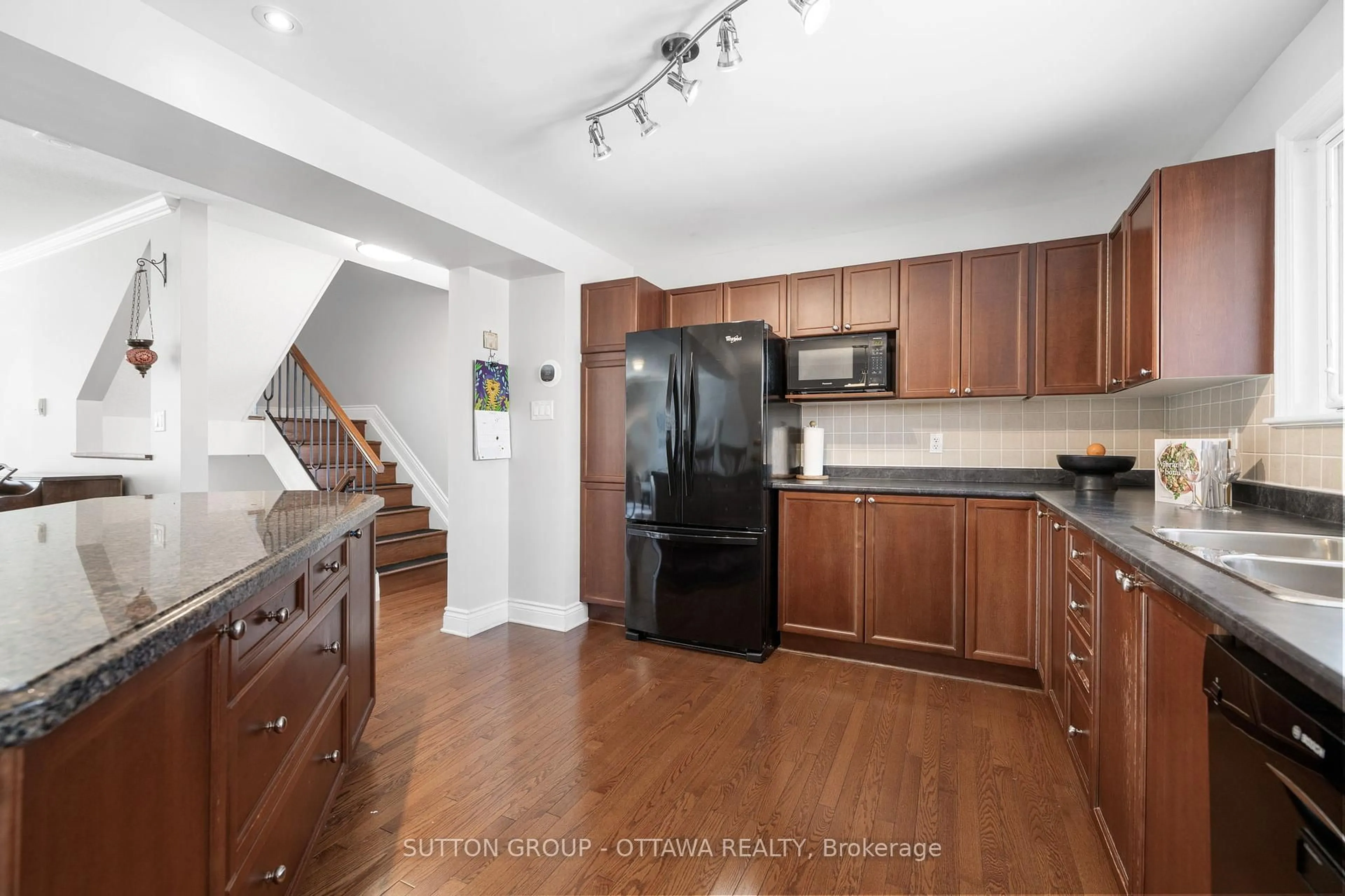 Open concept kitchen, unknown for 124 MONTEREY Dr, Ottawa Ontario K2H 7A8