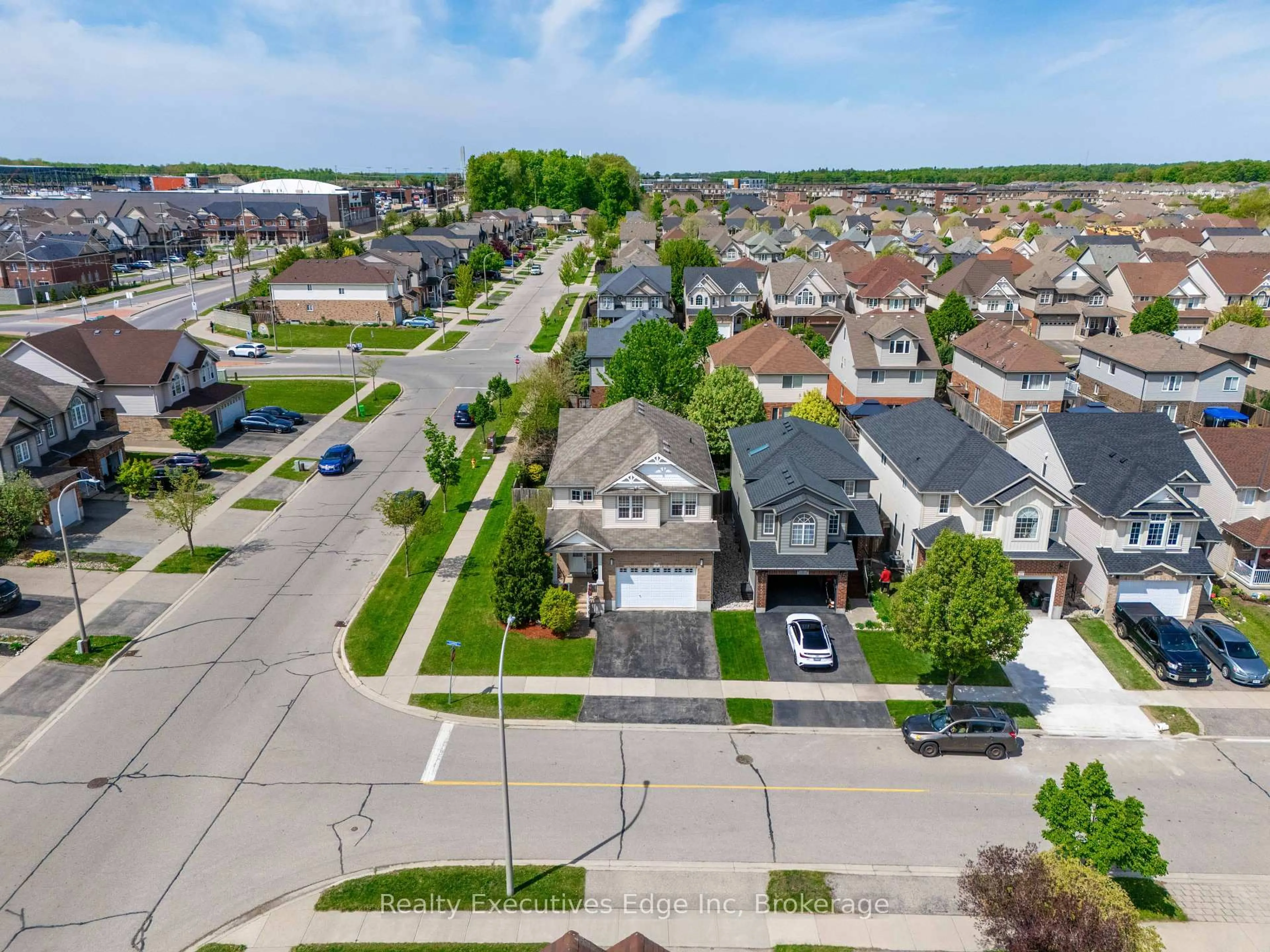 A pic from outside/outdoor area/front of a property/back of a property/a pic from drone, street for 3 Cannes St, Kitchener Ontario N2R 1V9