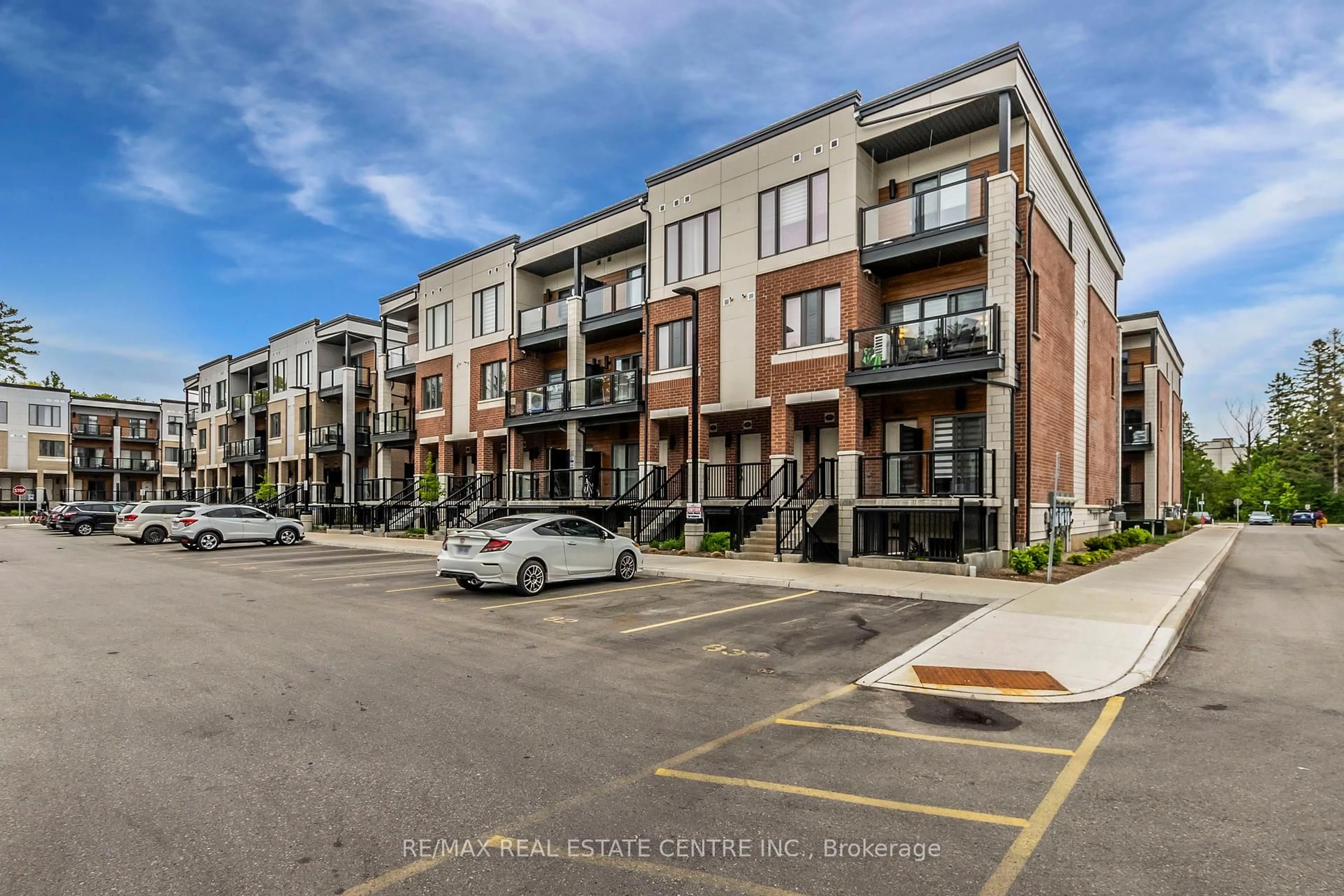 A pic from outside/outdoor area/front of a property/back of a property/a pic from drone, street for 25 Isherwood Ave #95, Cambridge Ontario N1R 1B6