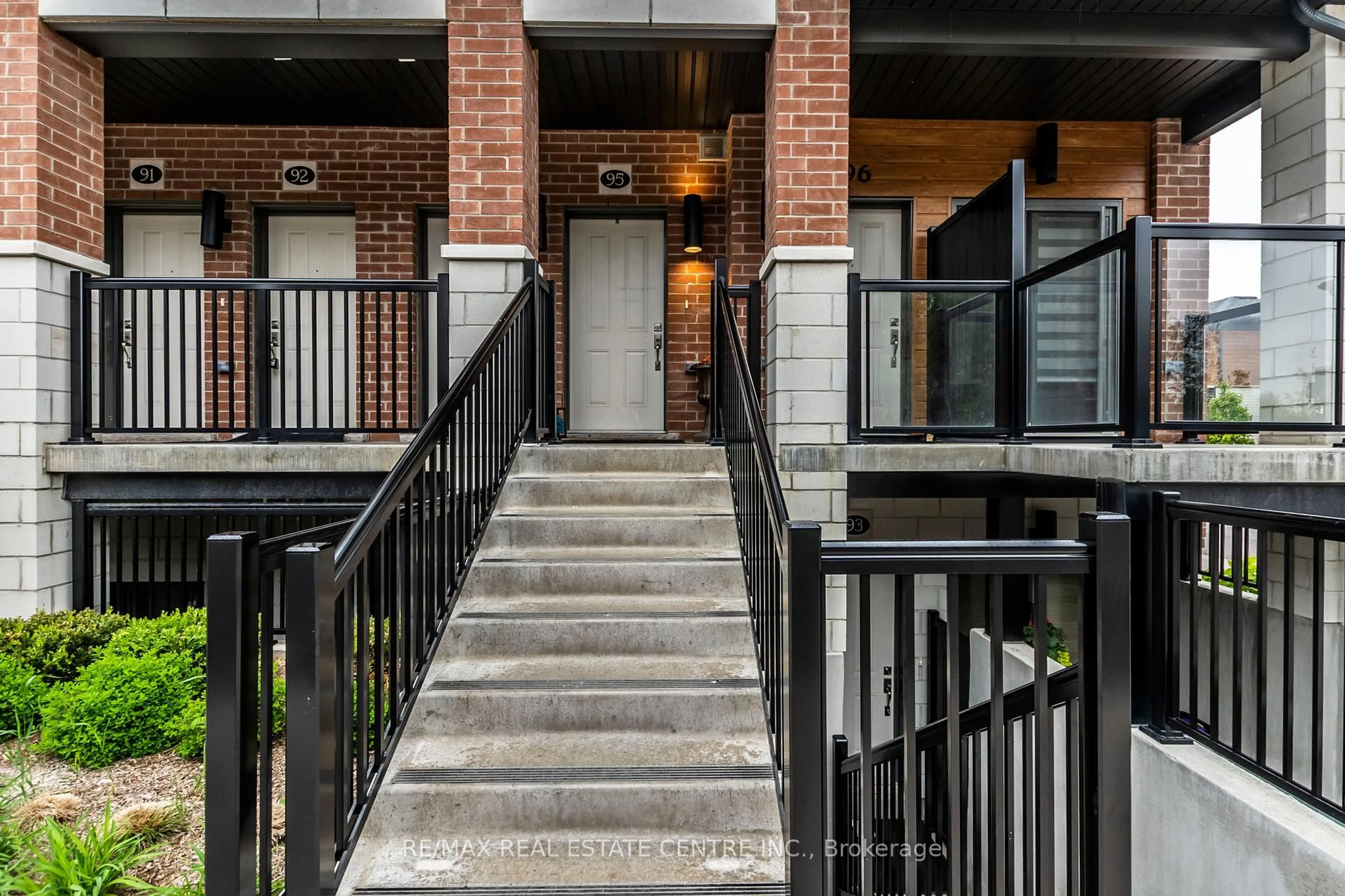 Unknown for 25 Isherwood Ave #95, Cambridge Ontario N1R 1B6