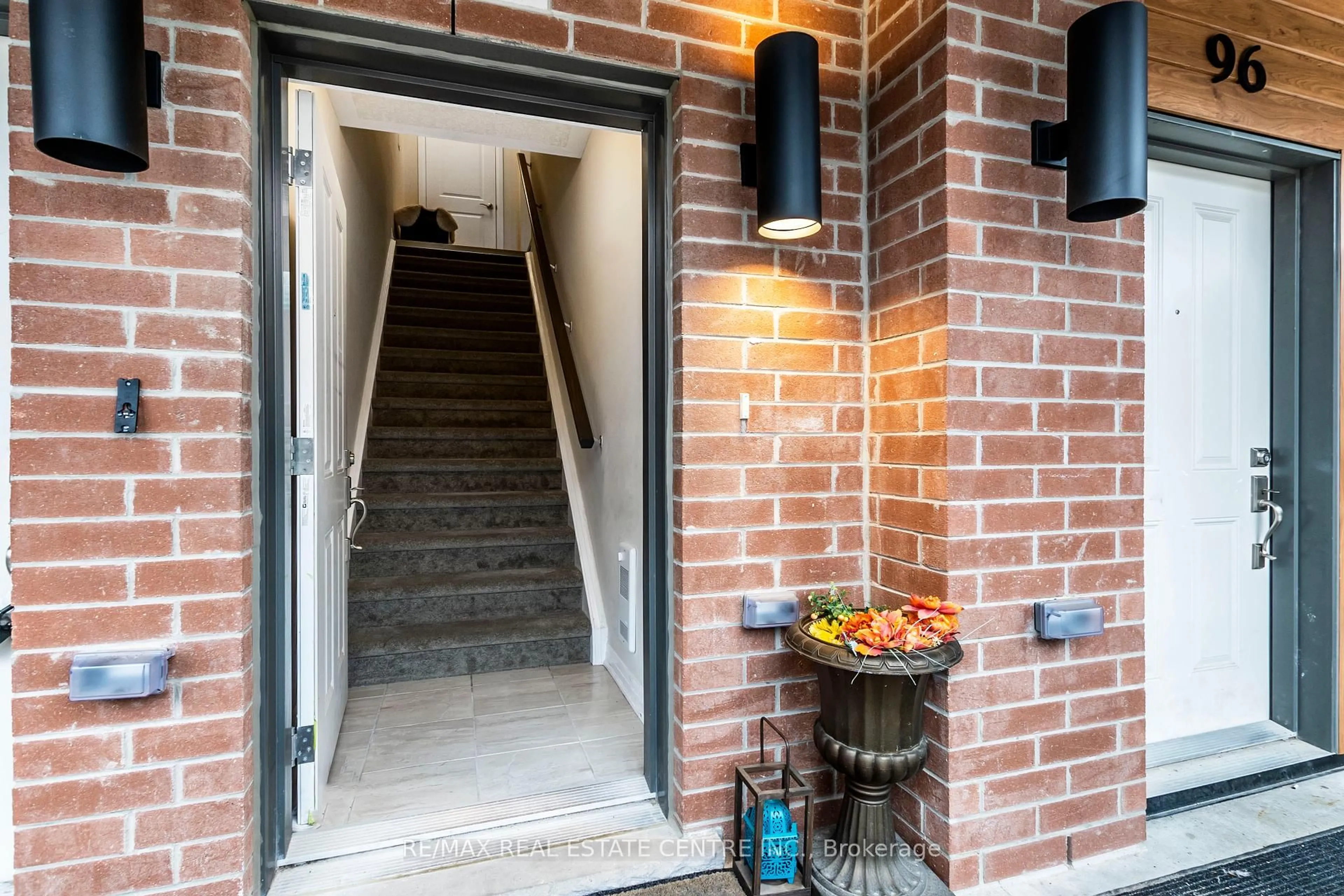Unknown for 25 Isherwood Ave #95, Cambridge Ontario N1R 1B6