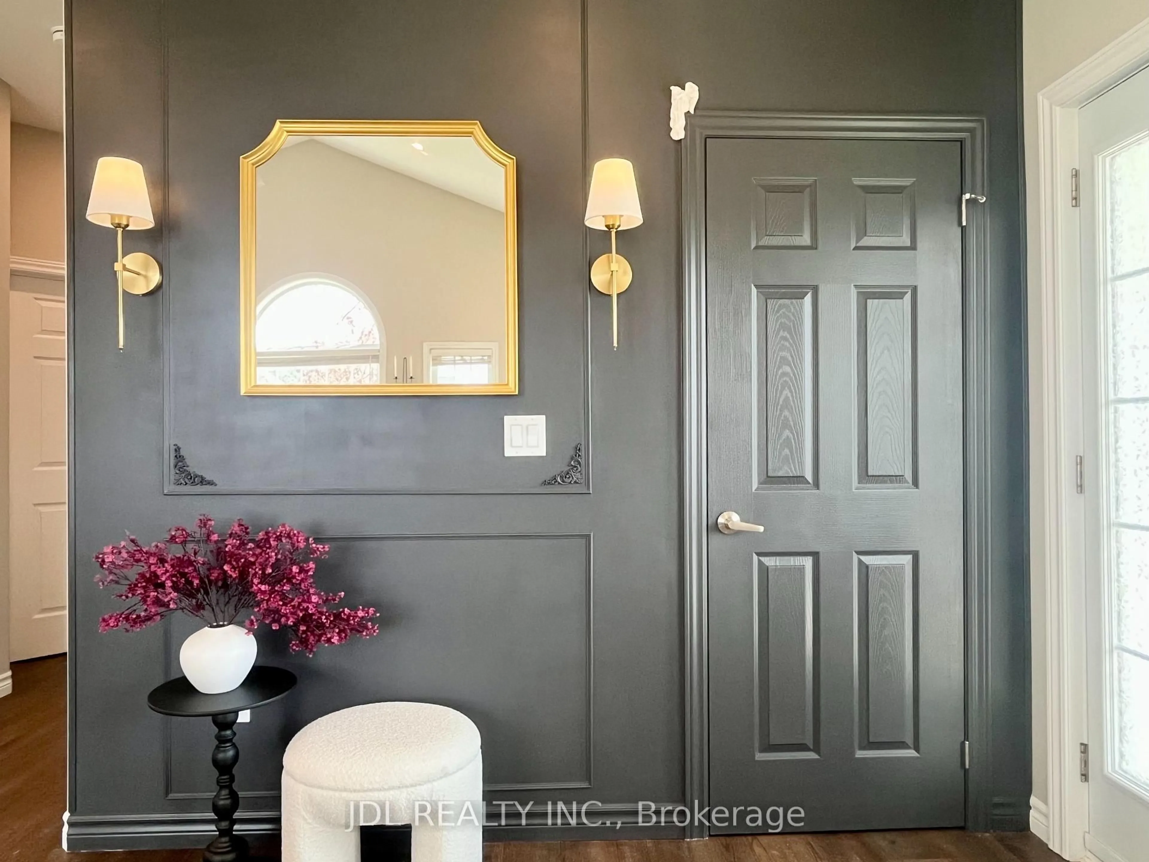 Indoor entryway for 300 Croft St #1002, Port Hope Ontario L1A 0E1