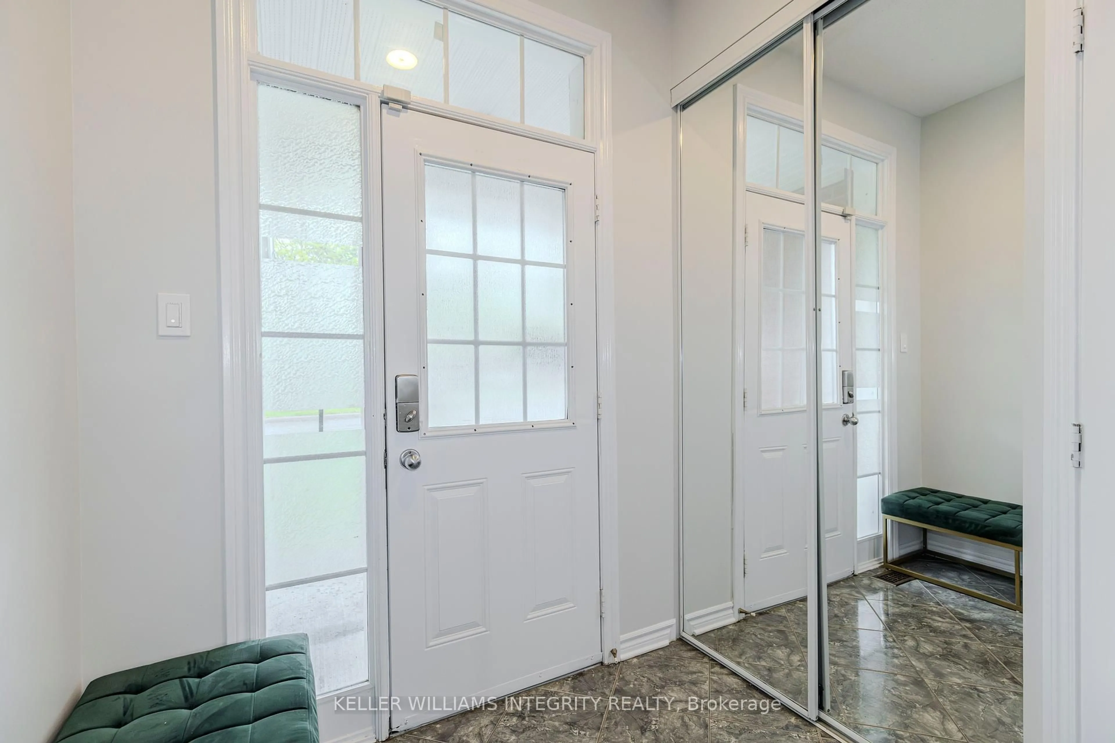 Indoor entryway for 35 Bellrock Dr, Ottawa Ontario K2K 3J4