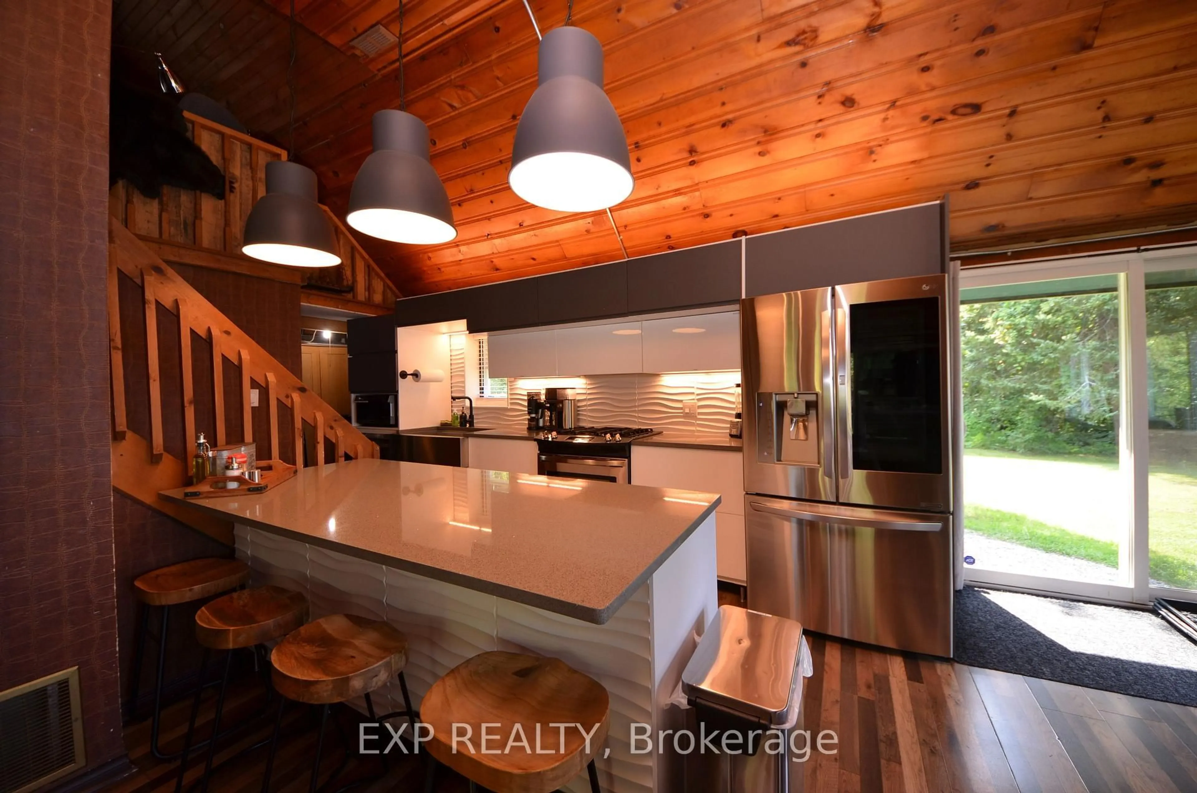 Open concept kitchen, wood/laminate floor for 110 Honour Way, North Grenville Ontario K0G 1J0