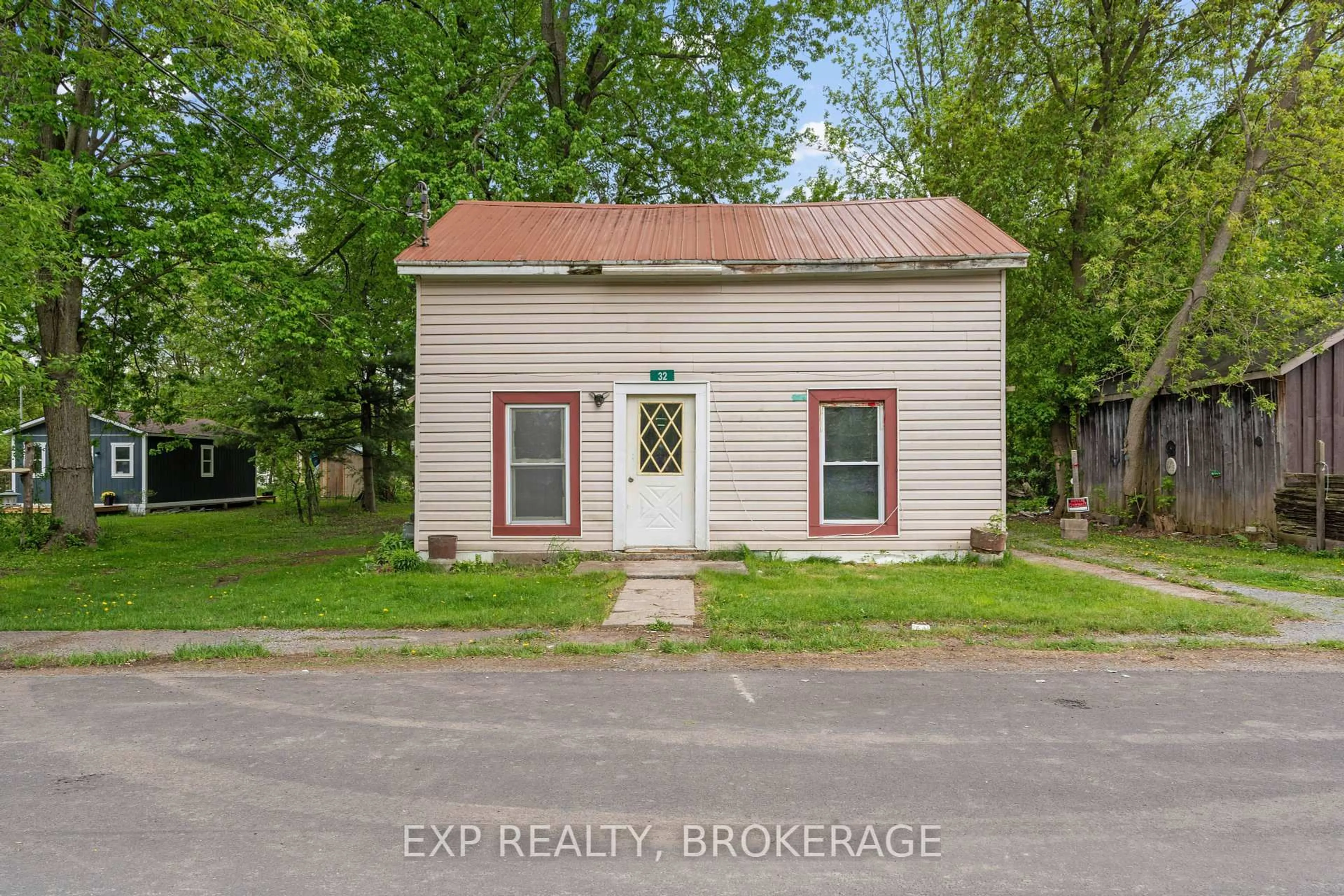 A pic from outside/outdoor area/front of a property/back of a property/a pic from drone, street for 32 BALDWIN St, Newburgh Ontario K0K 2S0