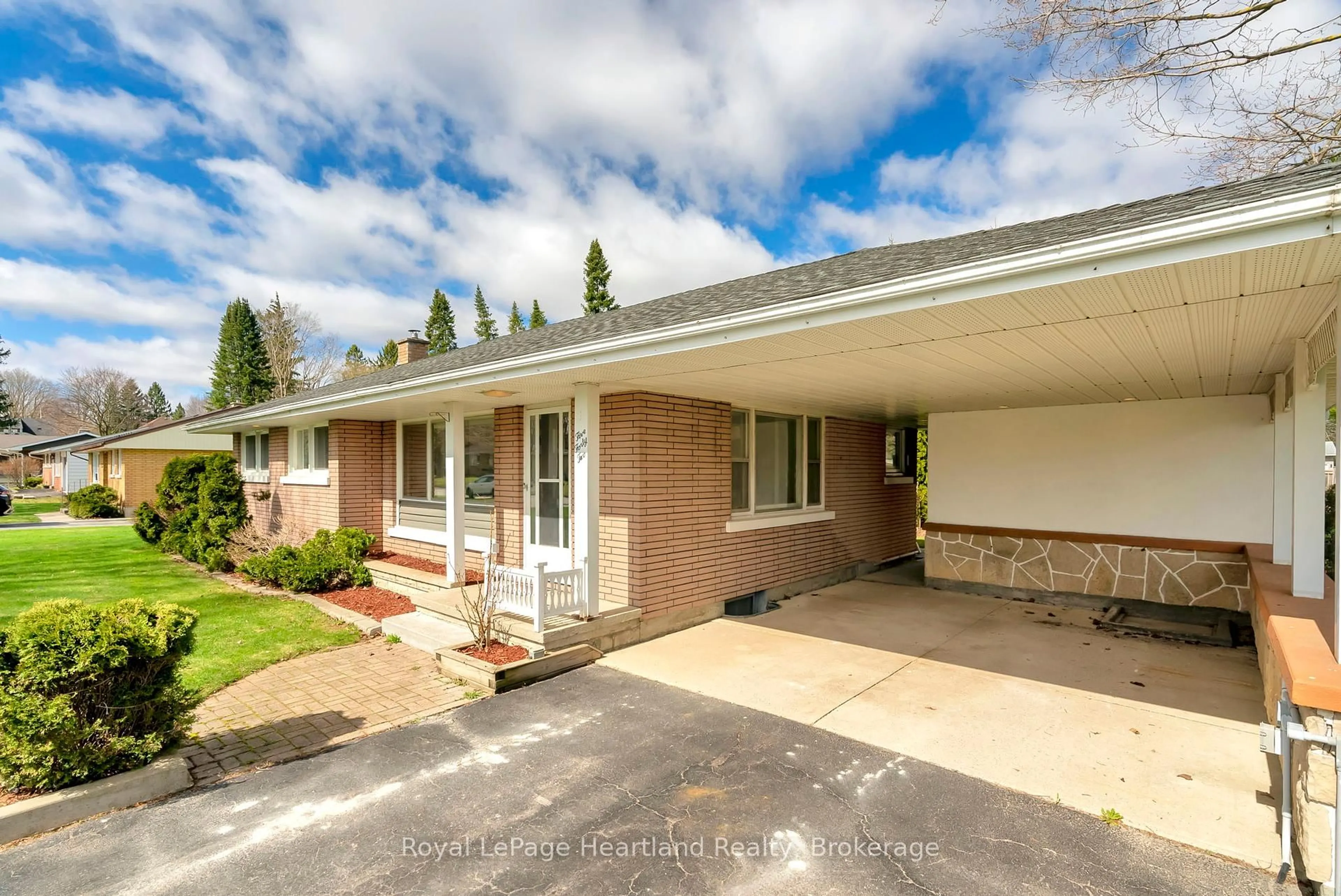 Unknown for 542 Angus St, North Huron Ontario N0G 2W0
