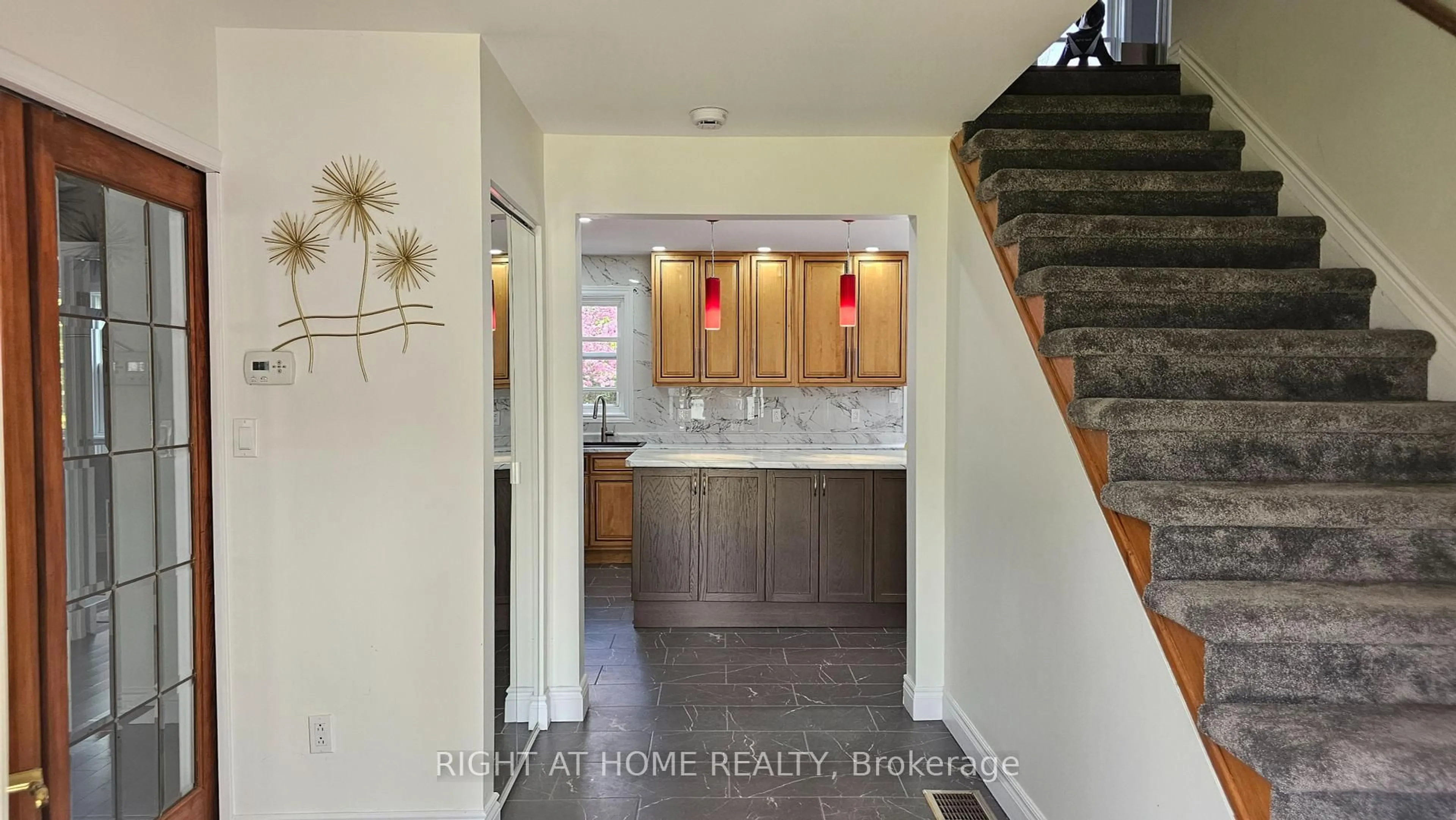 Indoor entryway for 57 Walnut St, Kawartha Lakes Ontario K0L 2W0