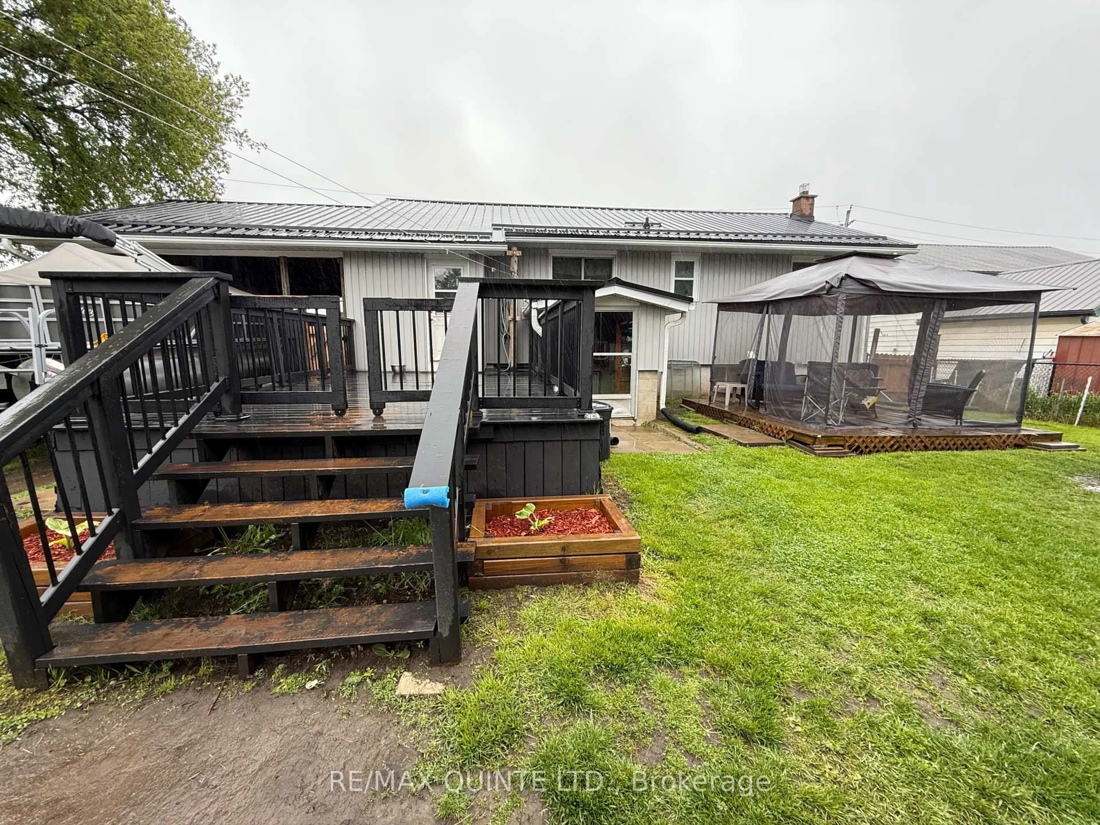 A pic from outside/outdoor area/front of a property/back of a property/a pic from drone, building for 676 Front St, Quinte West Ontario K8V 4S1